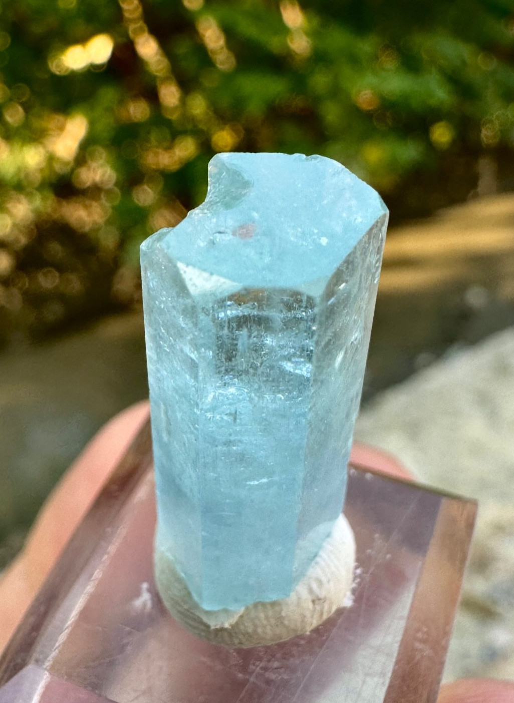 Natural Transparent Sky Blue Aquamarine Crystal , 22 Carats @ Minerals