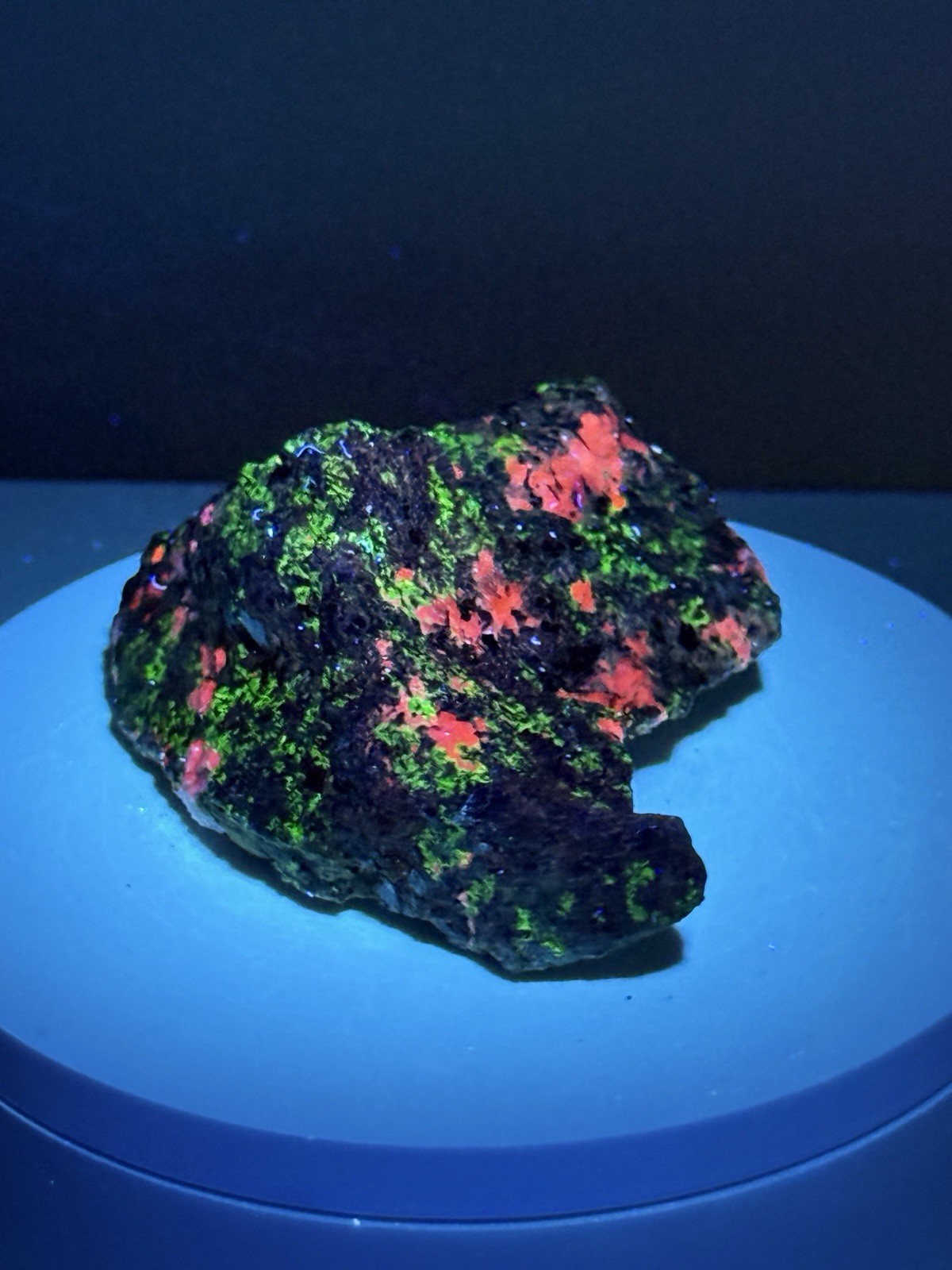 ELECTRIC Calcite, Willemite, & Franklinite Fluorescent Mineral Specimen – NJ