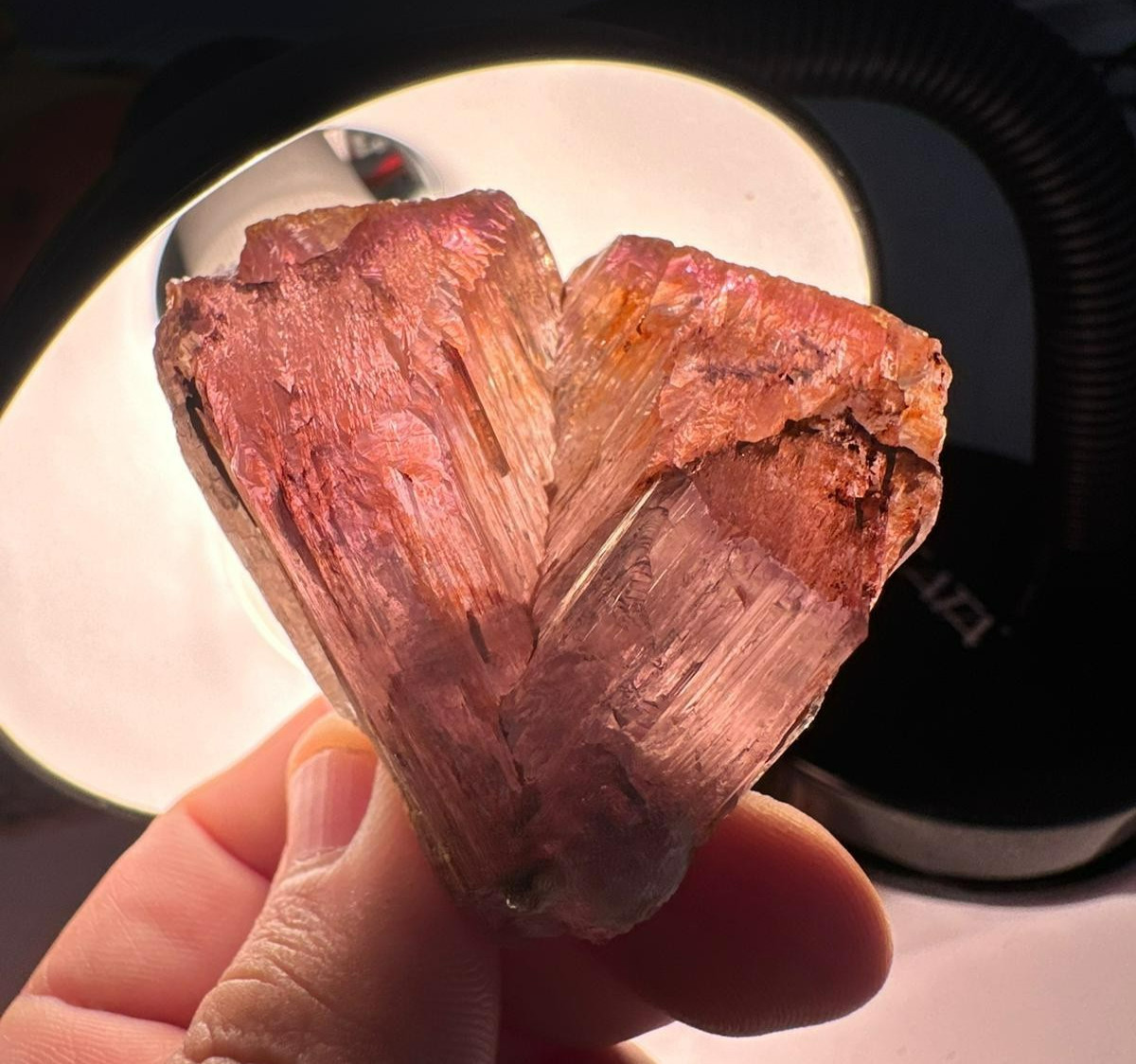 153g Natural Twin Diaspore Crystal – Color Change – 5x5x5.5 cm – Collector Grade