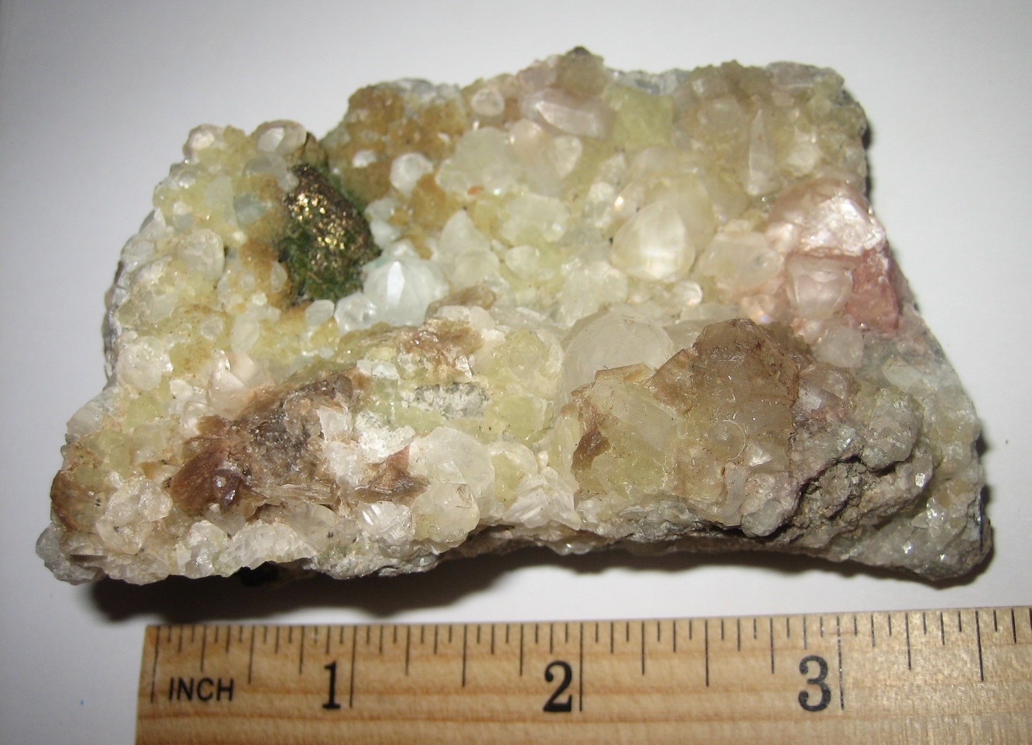3.75″ RARE CALCITE & STILBITE CRYSTAL CLUSTER FROM MARYLAND, USA ~ 192.6grams *A