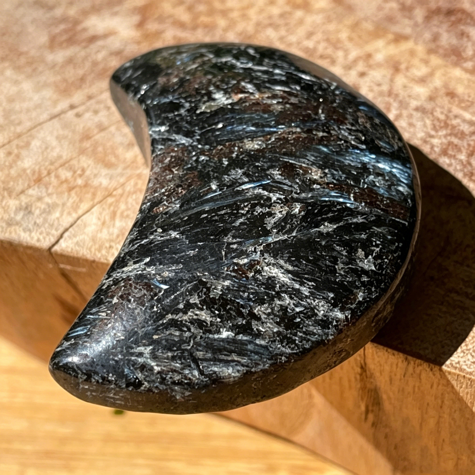 Arfvedsonite Moon Palm Stone 7-8cm Natural Flash Crystal