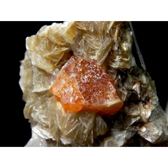 KB: SW FL BRIGHT BLUE/WHITE XL OF SCHEELITE IN MATRIX, XUEBAODING MINE, CHINA