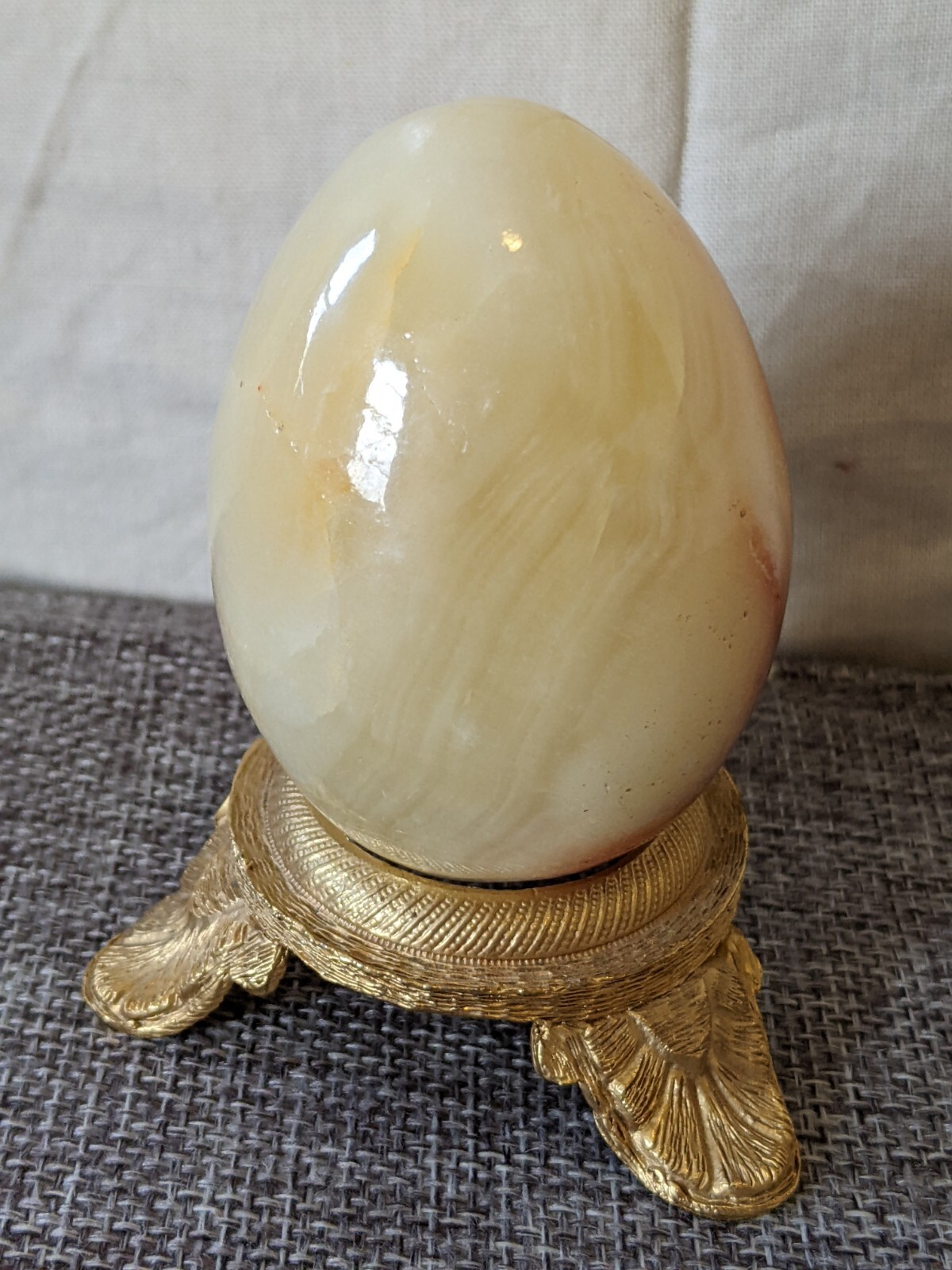 Reddish White Onyx Easter Egg Natural Crystal Banded Mineral – With Stand