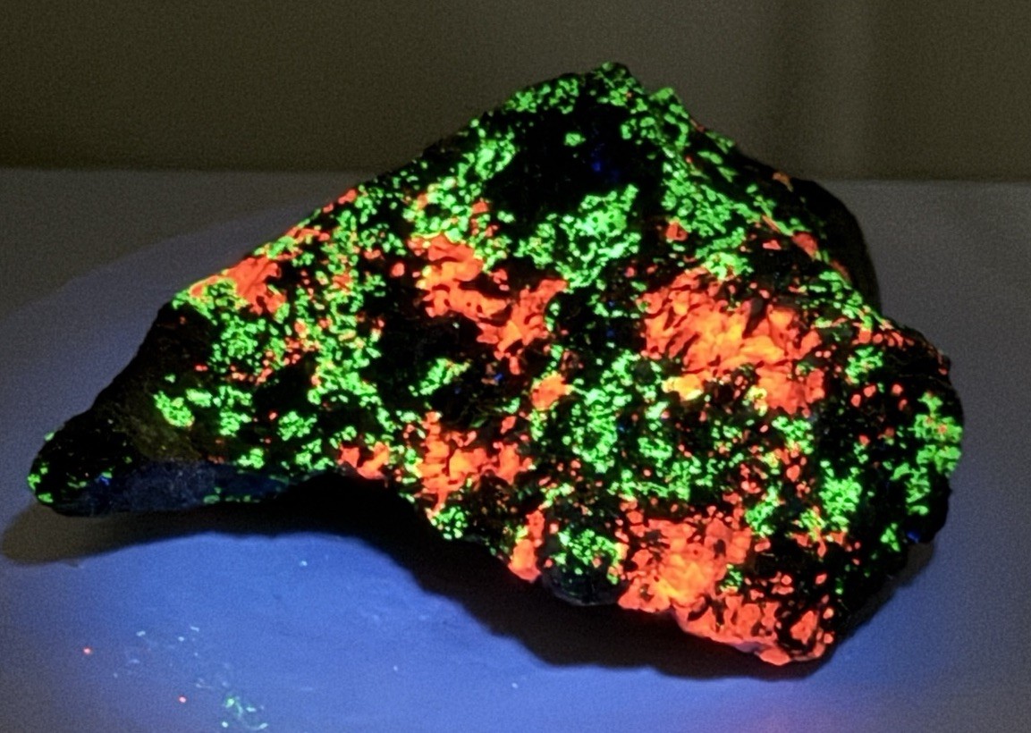 ELECTRIC Calcite, Willemite, & Franklinite Fluorescent Mineral Specimen – NJ