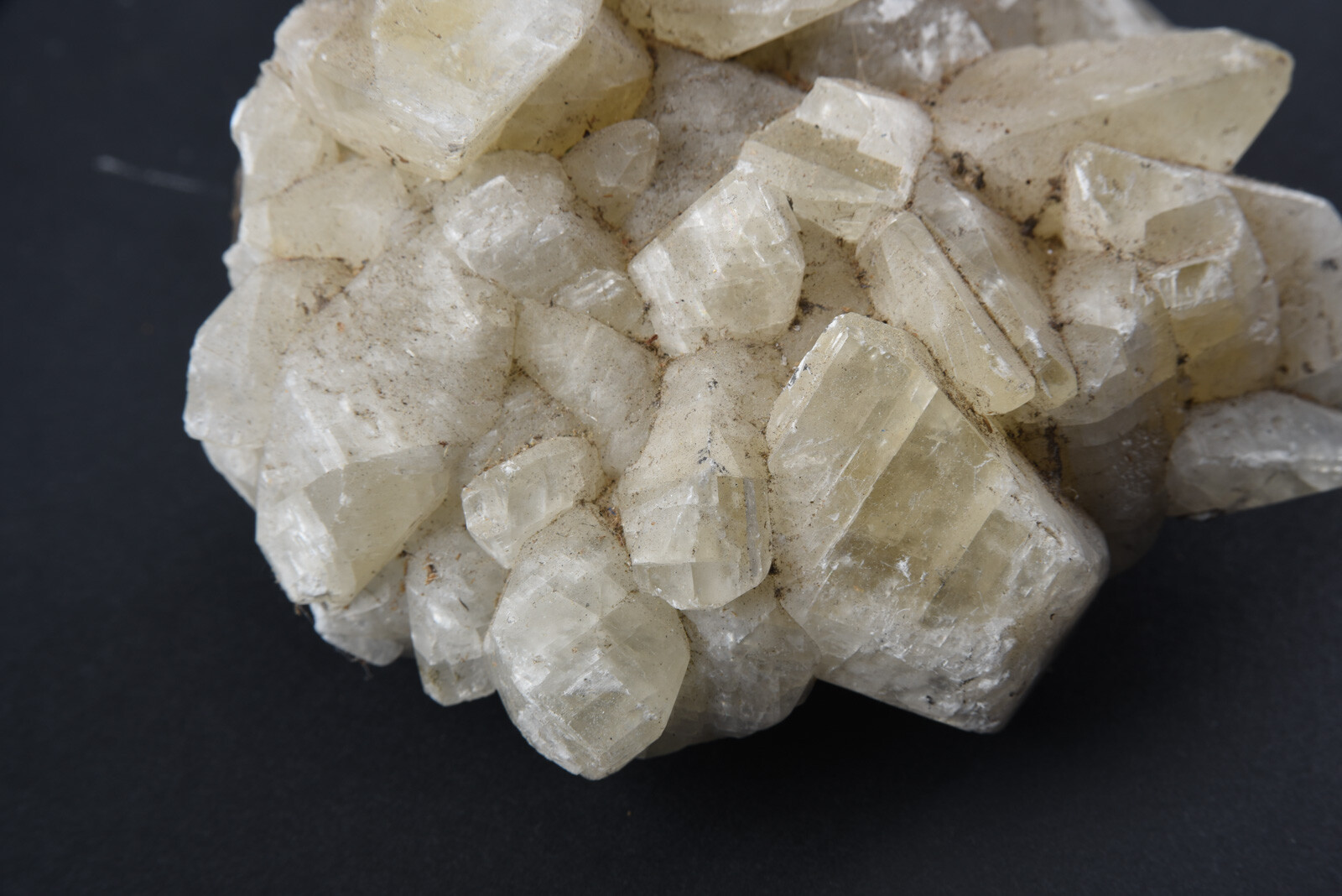 482g Opaque White Quartz Crystal Mineral Specimen Matrix V01