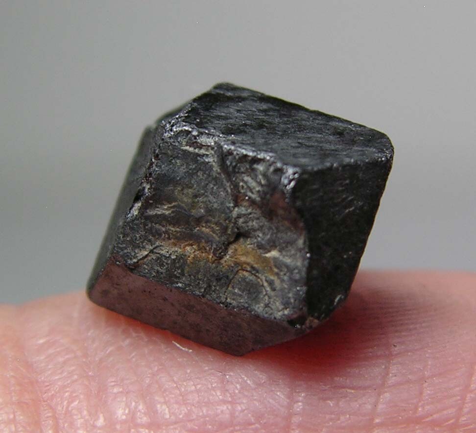 #7 Pakistan 9.25ct 100% Natural Octahedron Magnetite Crystal Specimen 1.80g 10mm
