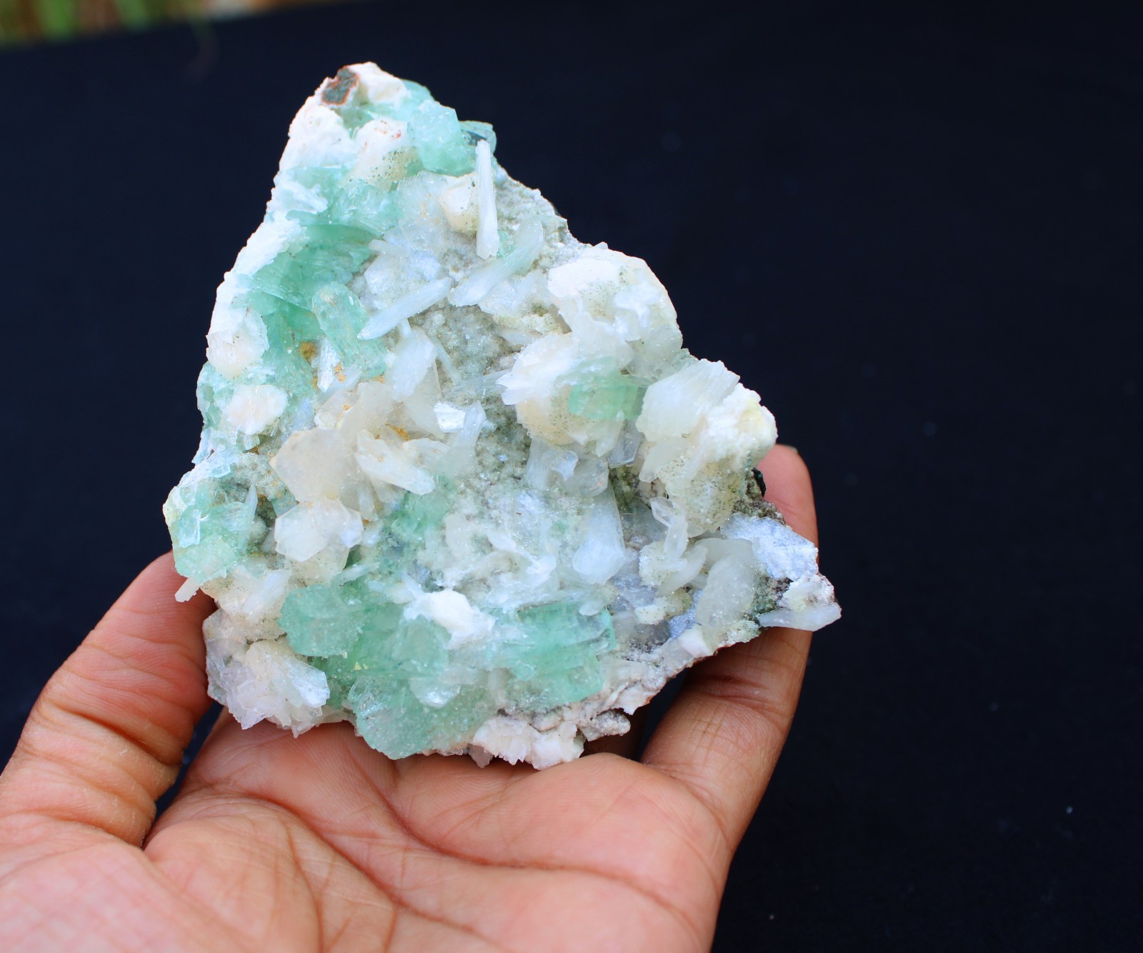 GREEN APOPHYLLITE CRYSTALS WITH STILBITE ON MATRIX MINERALS SPECIMEN INDIA