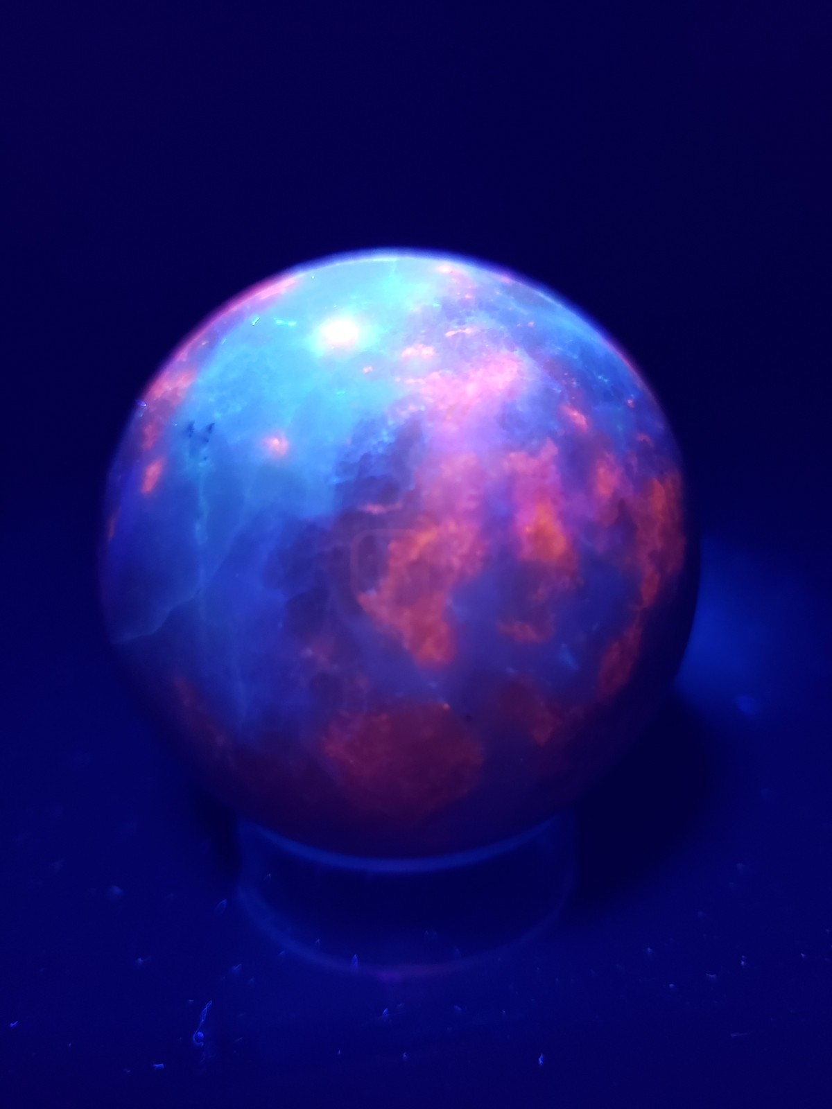 1.95″ Hackmanite Mineral Sphere Orb Ball STRONG UV, 186g or 6.56 oz