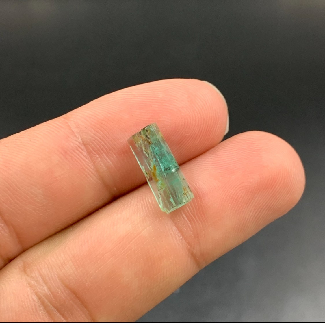 3.10 CT Natural Green Emerald Crystal Lustrous Emerald Gemstone From Pakistan