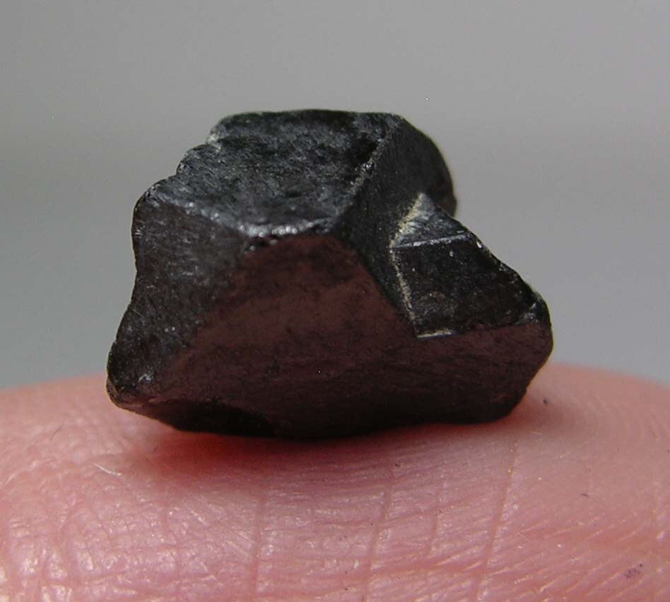 #7 Pakistan 9.25ct 100% Natural Octahedron Magnetite Crystal Specimen 1.80g 10mm