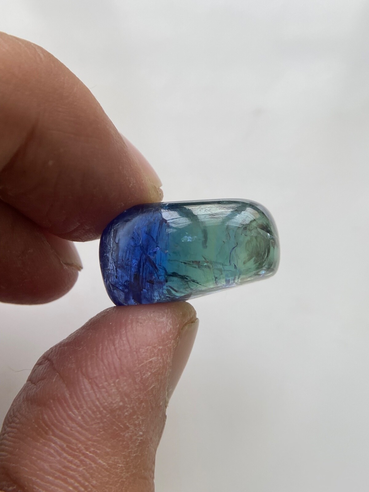 Pleochoric Natural Tanzanite Tumble Polished Bi Color 32 Carats 23x13x11mm