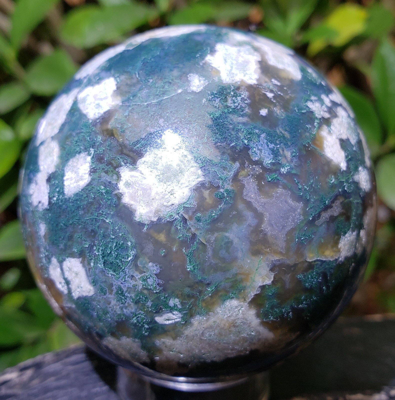 2.5″ Moss Agate Quartz Crystal Mineral Sphere Ball Orb UV to PINK, 362g