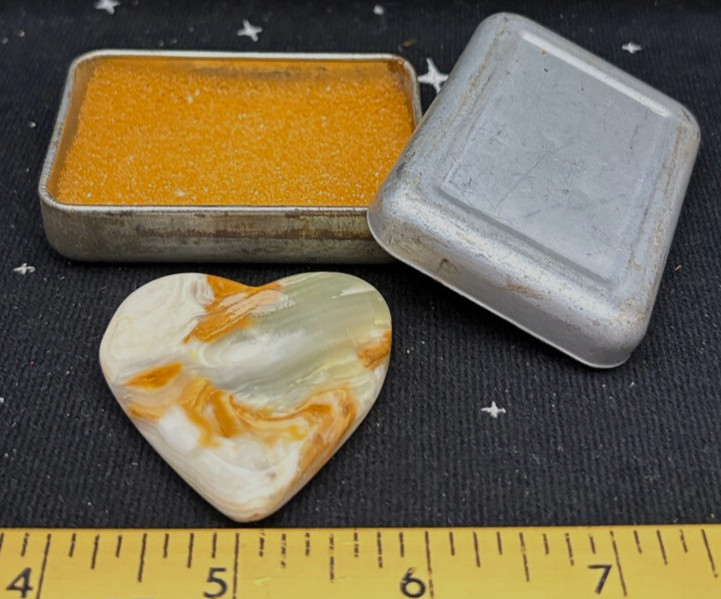 VTG Polished Stone/Crystal Heart Mixture Of White,Brown & Green 1.75″ Metal Tin