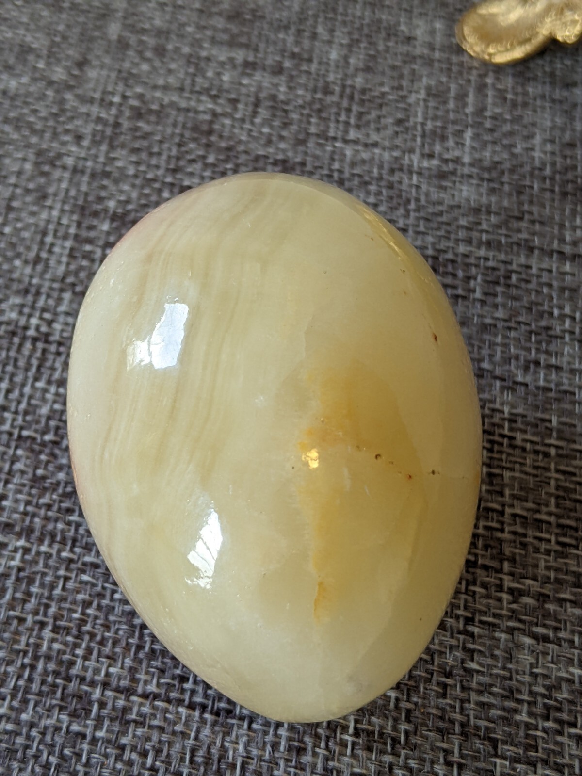 Reddish White Onyx Easter Egg Natural Crystal Banded Mineral – With Stand