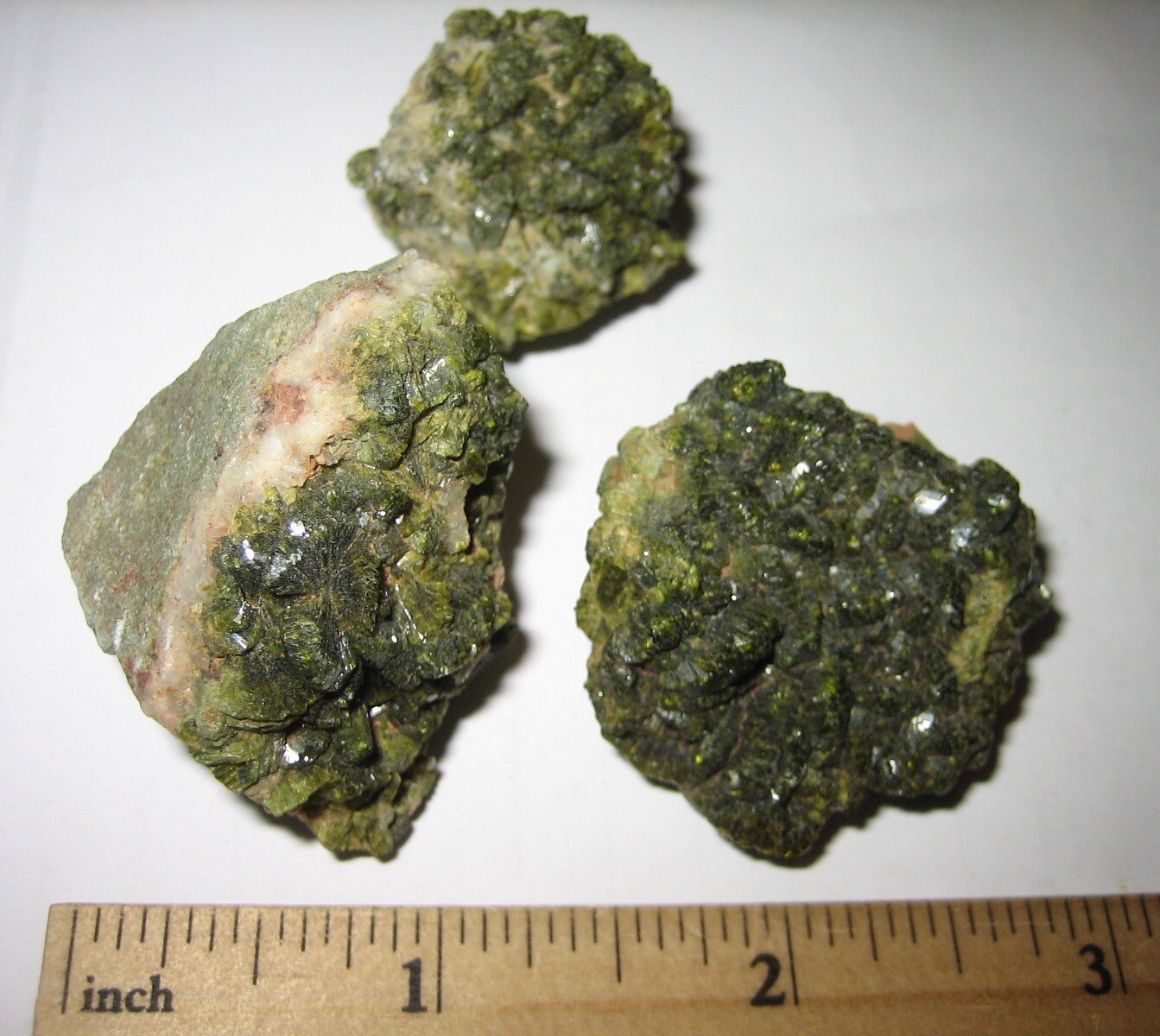 3 NATURAL ROUGH 1.1″-1.7″ EPIDOTE CRYSTAL MINERAL CLUSTERS FROM MOROCCO 94.4g *1