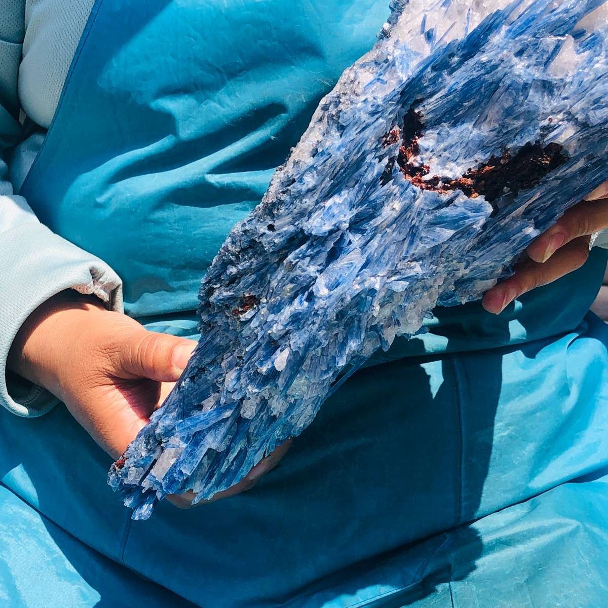 4730G Natural Blue Quartz Crystal Specimen Raw Mineral Reiki Healing Home MH5285