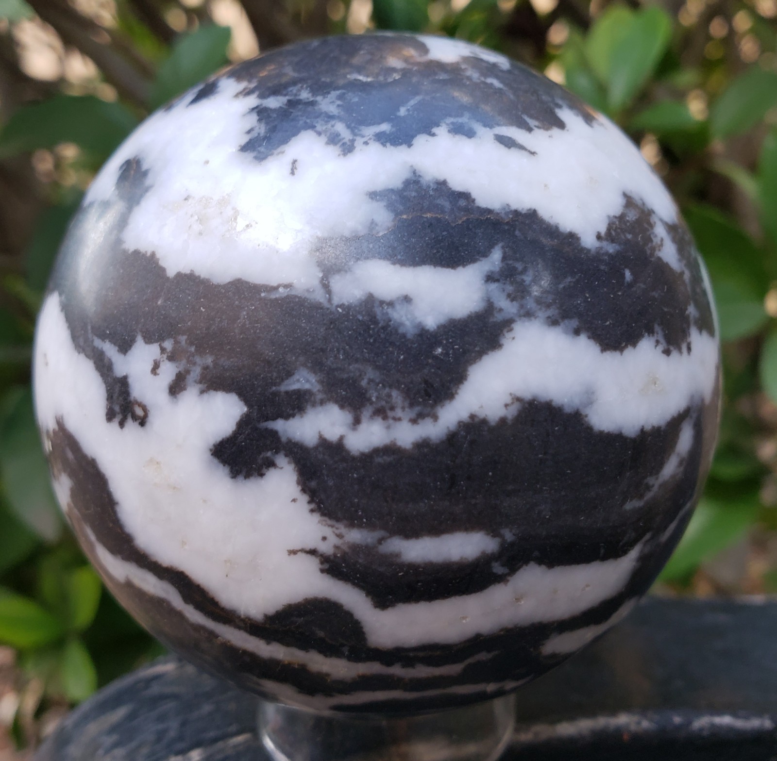 2.9″ Zebra Jasper Chalcedony Crystal Sphere Orb Ball Phosphorescent UV, 594g