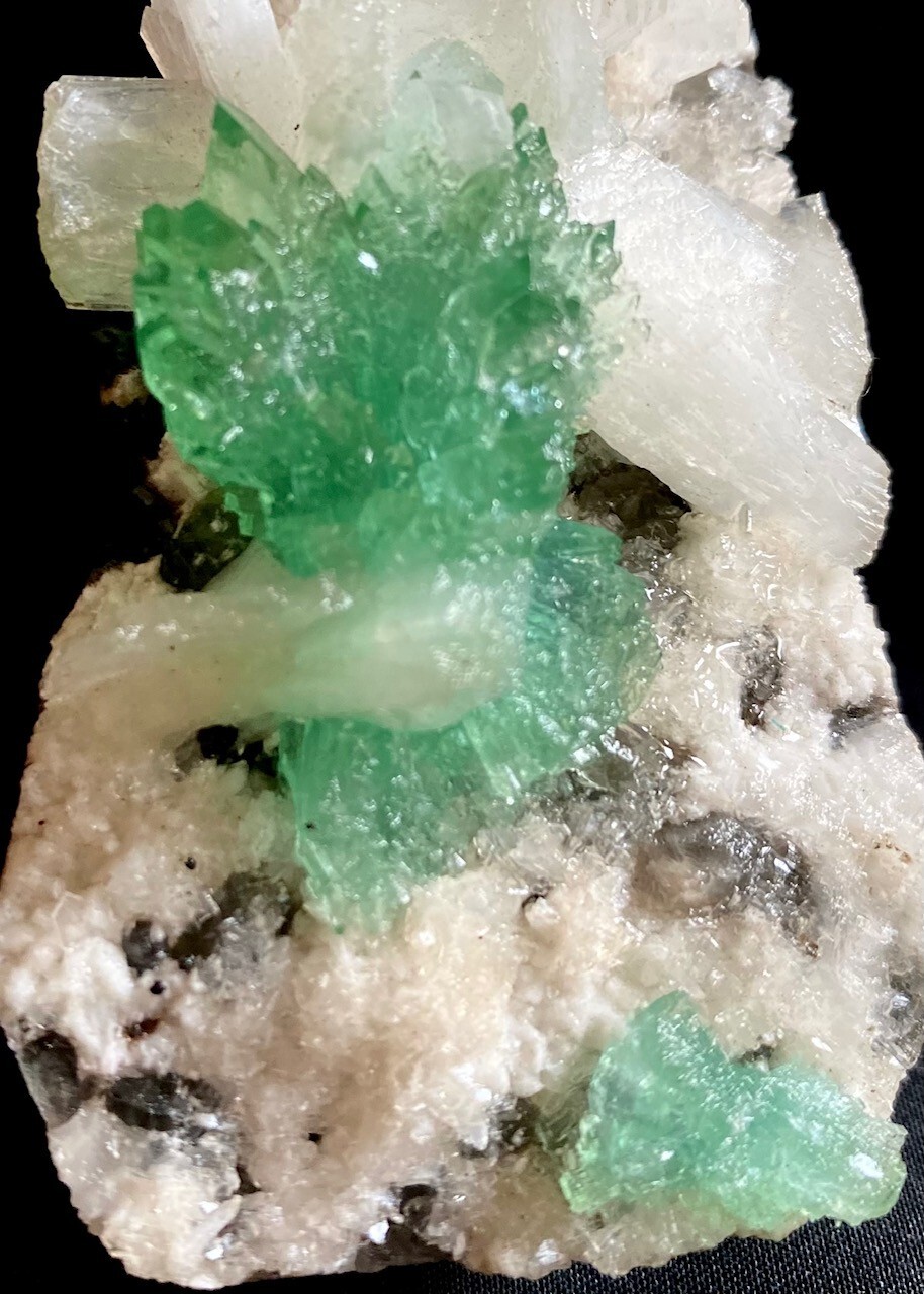 Apophyllite deep green pointed crystal on Stilbite # 54