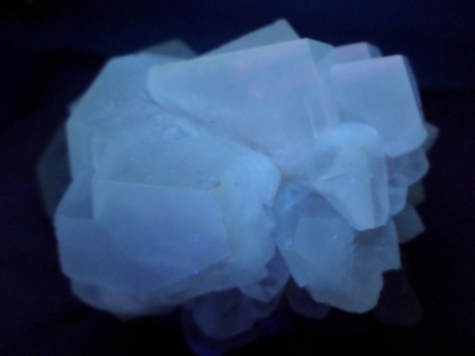 KB: LARGE CABINET BRIGHT FL WHITE CALCITE XLS & PHOS. FROM HUNAN PROVINCE, CHINA