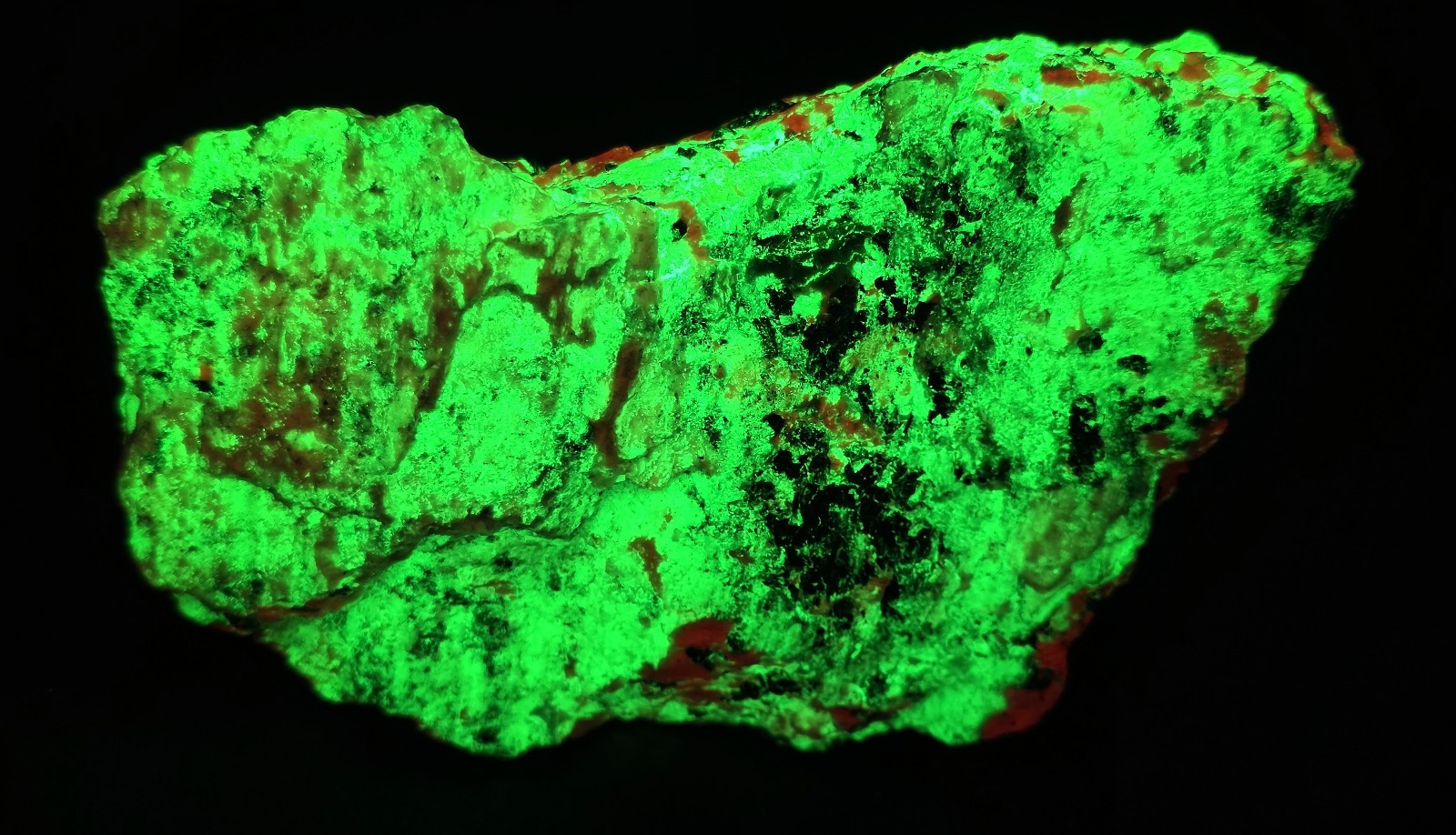 FRANKLIN NJ FLUORESCENT BRIGHT GREEN WHITE WILLEMITE-FIRE ENGINE RED CALCITE