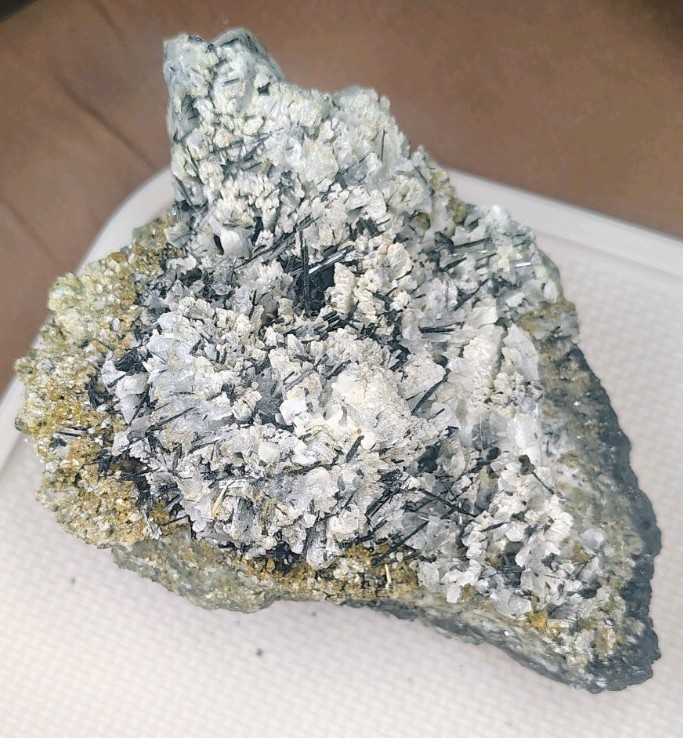 7″ Large Cabinet TITANITE SPHENE & HESSONITE GARNET Pak