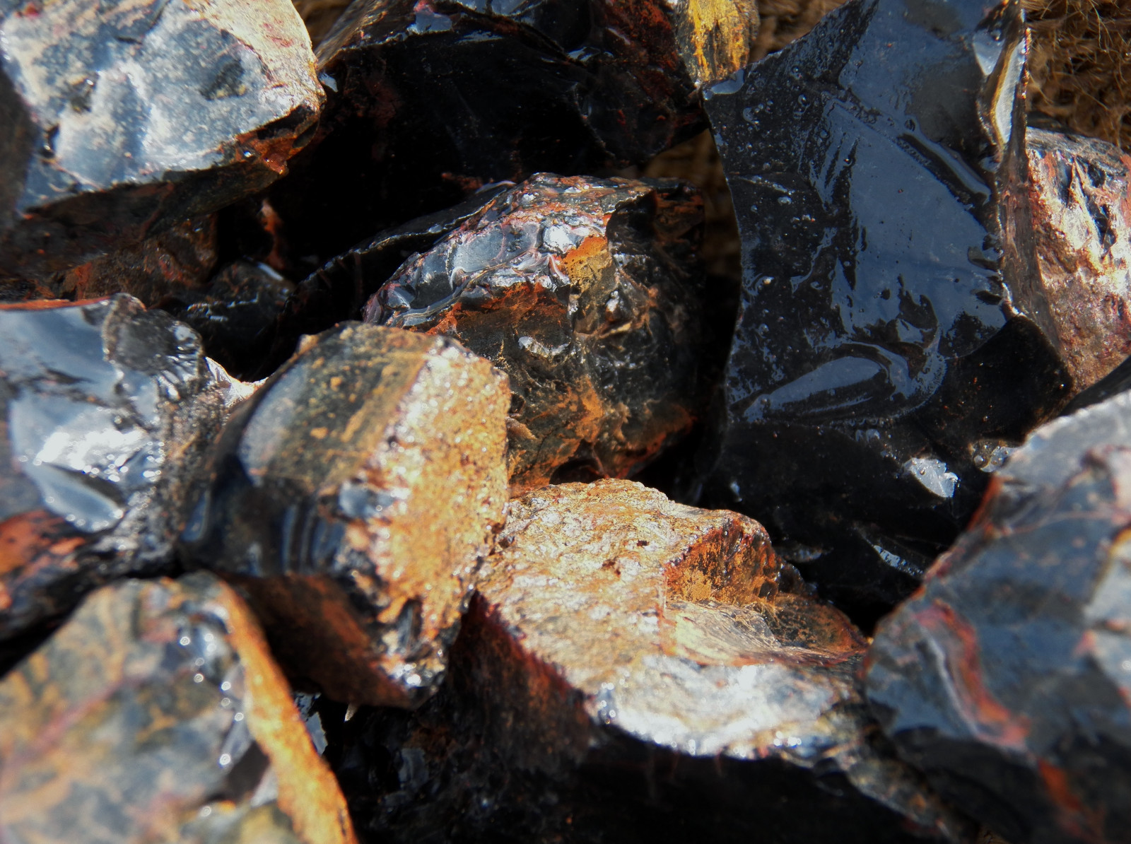 500 Carat Lots of Black Onyx Rough – Plus a Very Nice FREE Faceted Gemstone