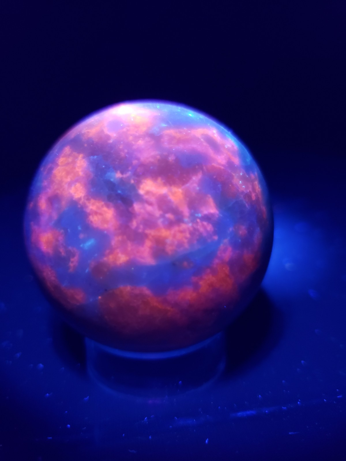 1.95″ Hackmanite Mineral Sphere Orb Ball STRONG UV, 186g or 6.56 oz