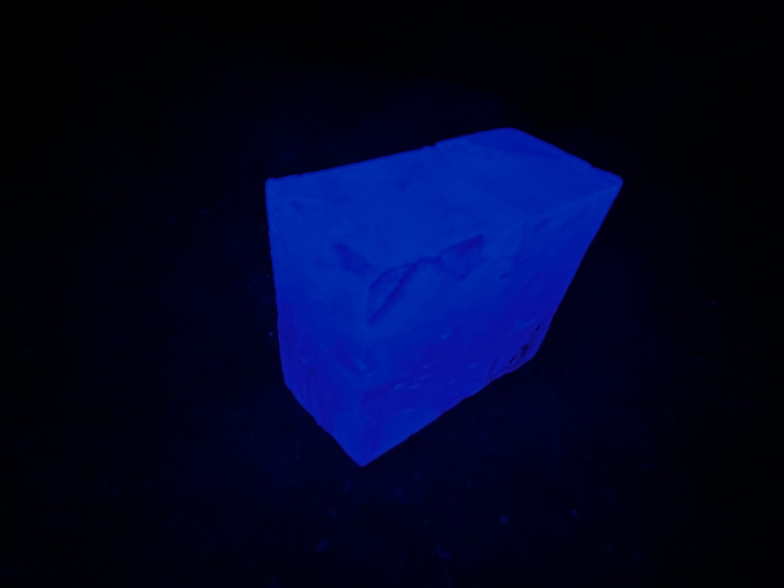 KB: GREAT! SW FL. BLUE/WHITE & PINK LW & PHOSPHORESCENT CALCITE XL. FROM MEXICO