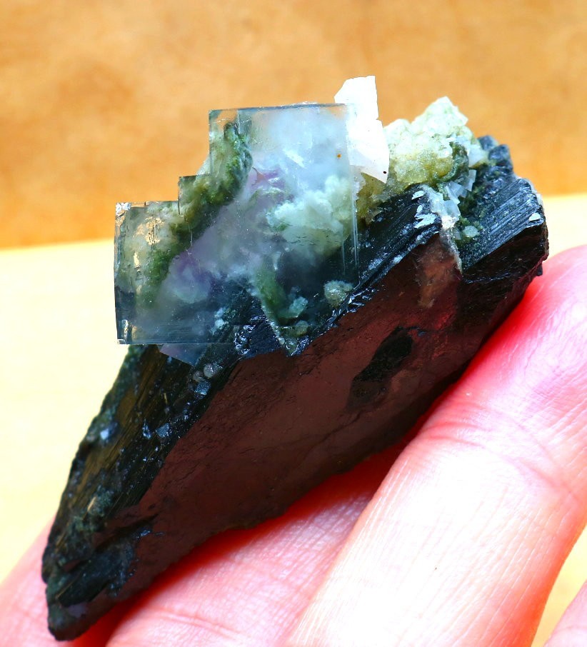 Natural Blue Cubic fluorite Black tungsten ore Mica mineral specimen/yaogangxian