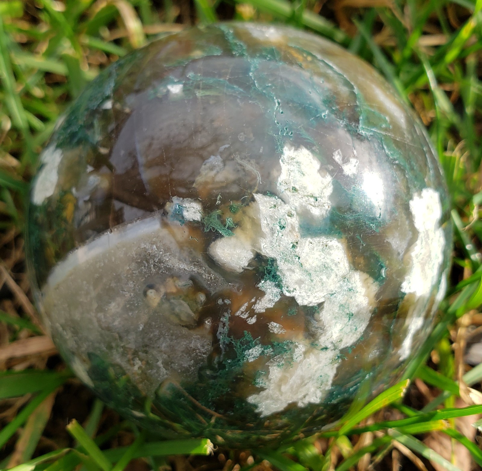 2.5″ Moss Agate Quartz Crystal Mineral Sphere Ball Orb UV to PINK, 362g