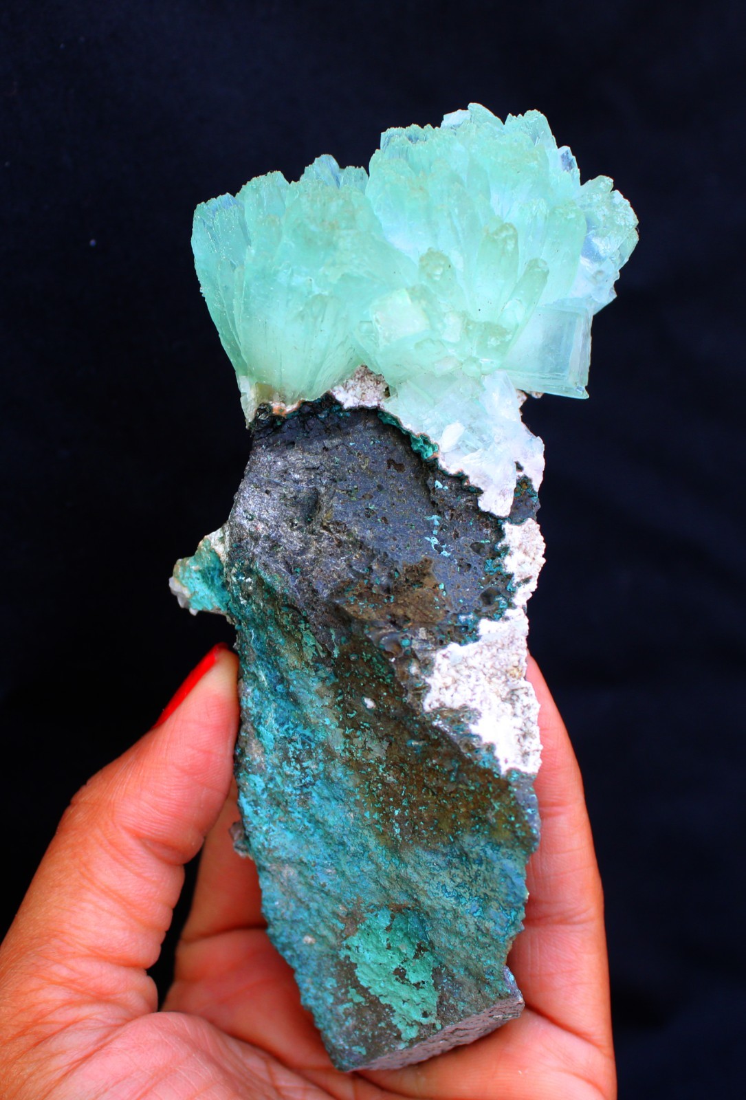 GREEN APOPHYLLITE CRYSTALS ON MATRIX INERALS SPECIMEN