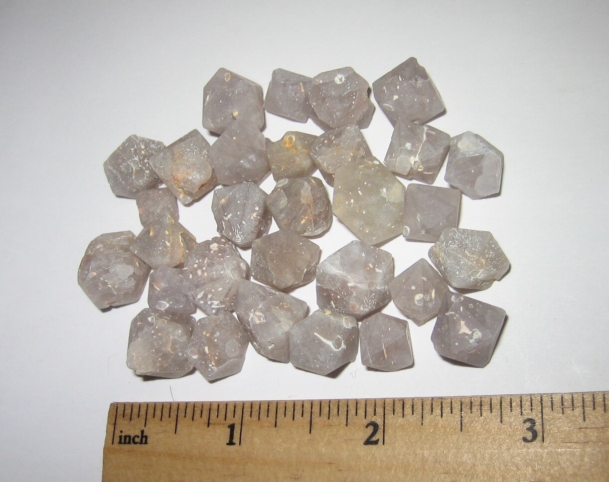 30 SMALL NATURAL ROUGH 0.2″- 0.5″ BETA QUARTZ CRYSTALS FROM INDONESIA ~ 53.3g *4