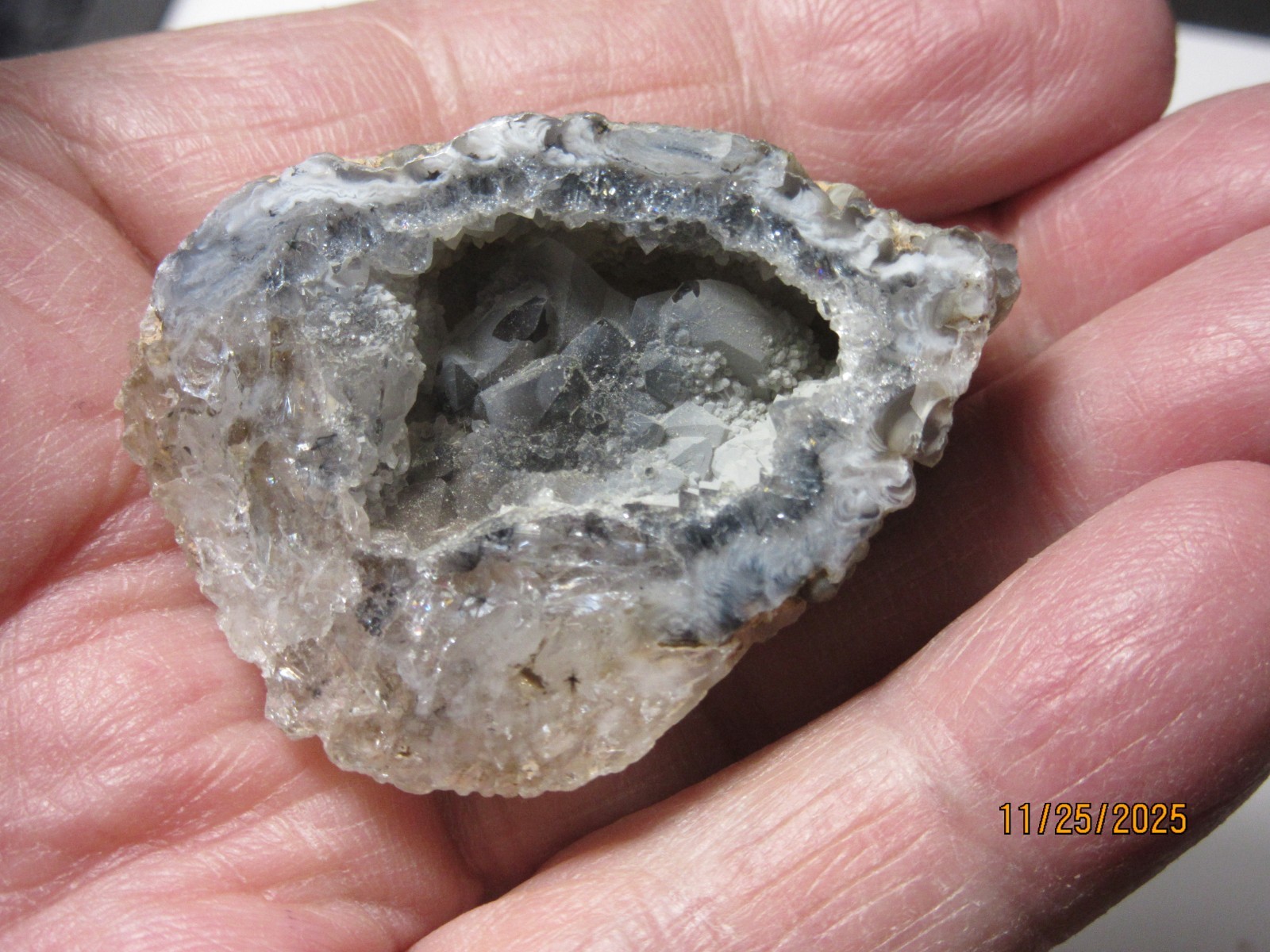 Mexican Agate 1 7/8″ Geode with Quartz Crystals Collectible AMGC-1.8