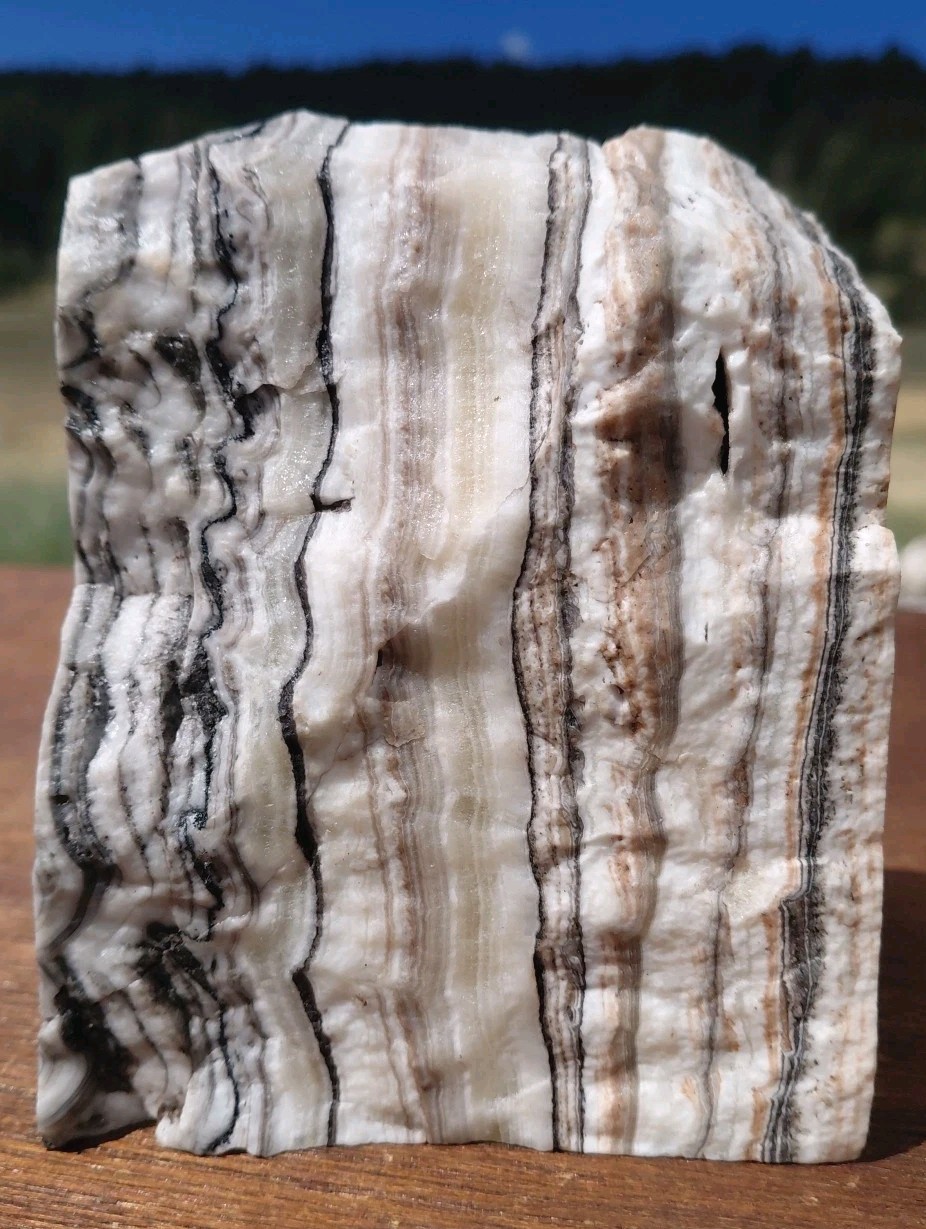 Zebra Calcite Polished Crystal Pyramid 2 3/4Lb Bands UV+ 4 3/4″× 3 1/2″ ×3 1/2