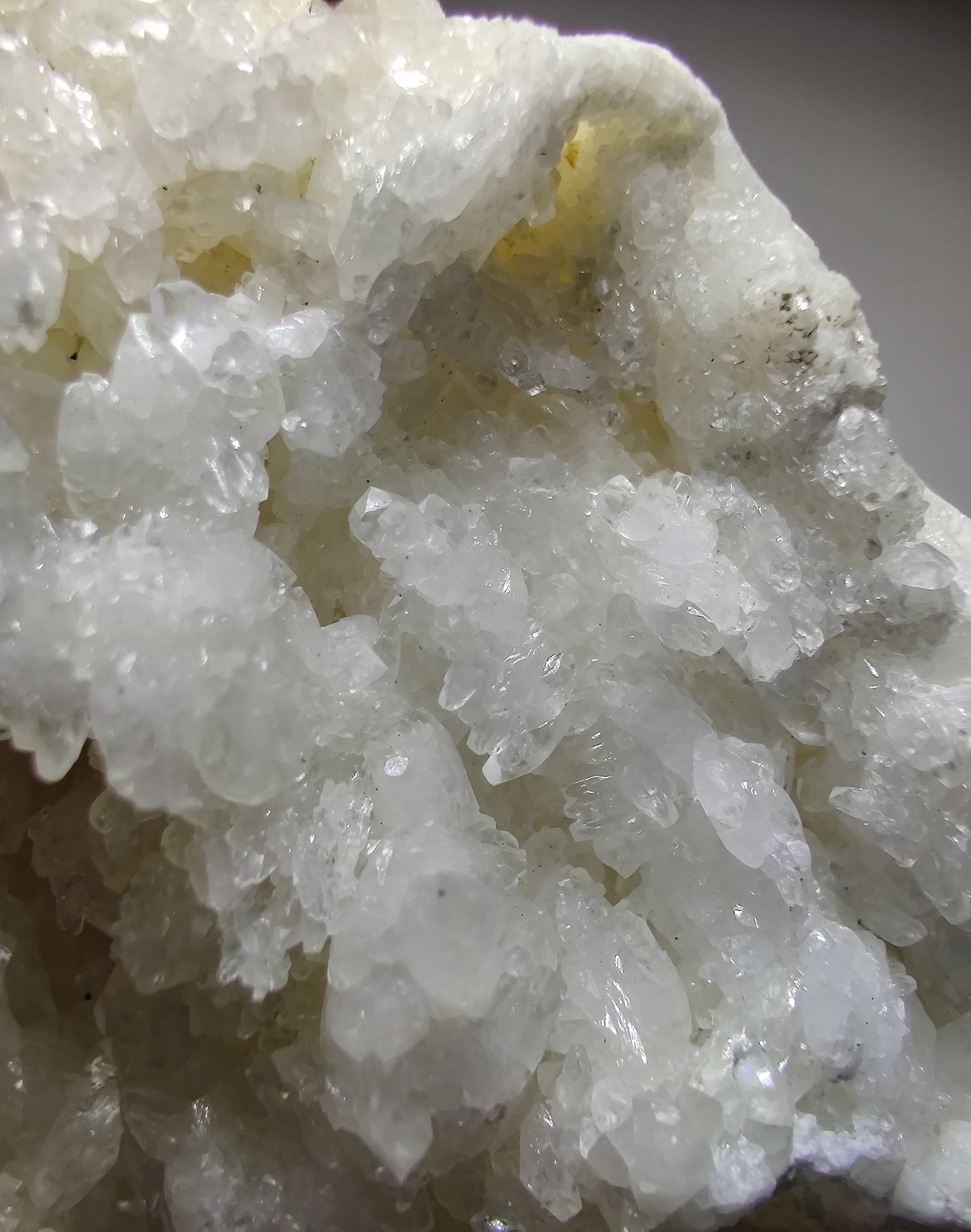 Calcite crystal specimen, fluorescent. Kentucky. 94 grams.
