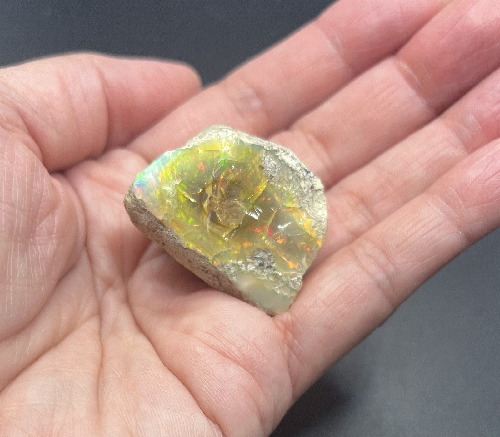 Ethiopian Welo Genuine Opal 23.8g Approximately 1 1/2in AWESOME FLASHES