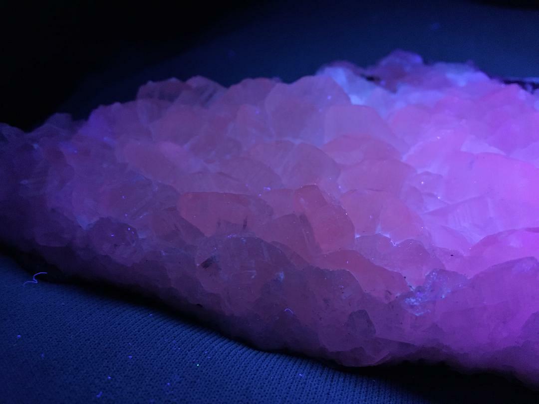 KB: BRIGHT! UNUSUAL SW FL. & PHOS. PINK & WHITE CALCITE XLS. FROM GENOVA, ITALY