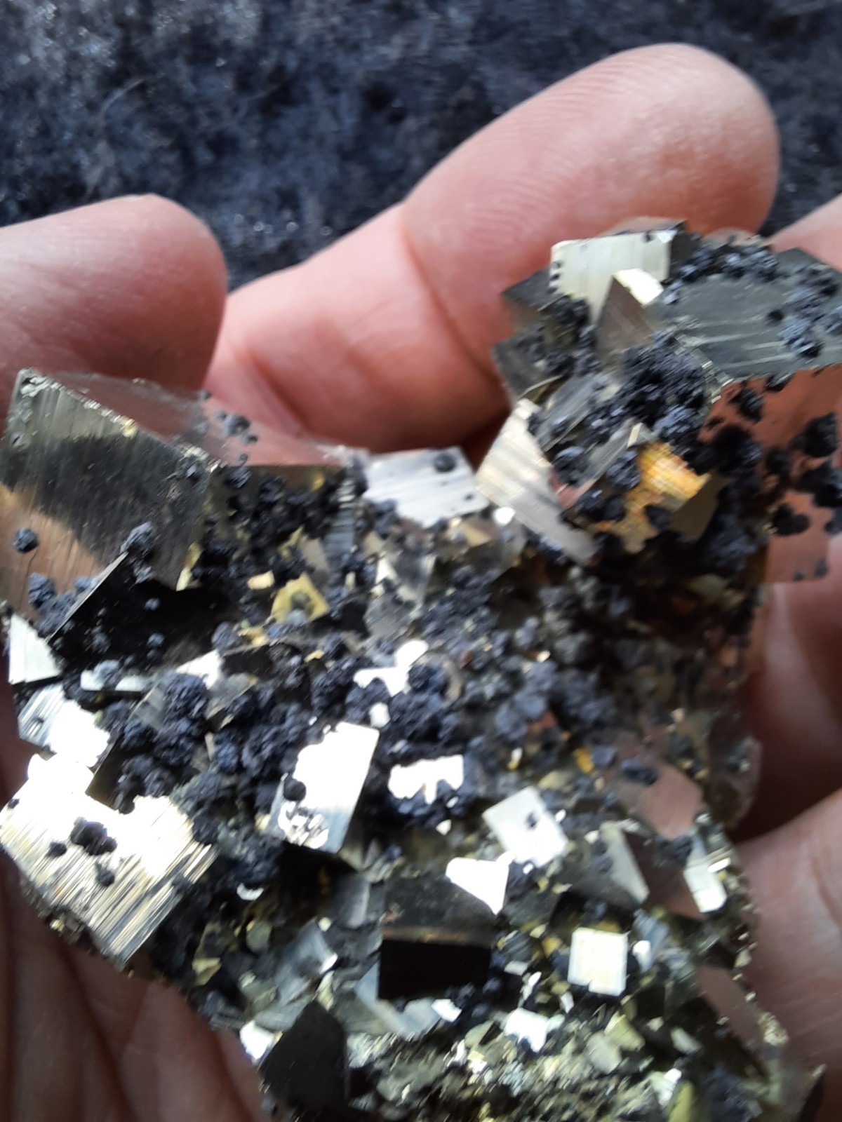 100% Natural High Quality PYRITE Crystal CUBE Cluster with SPHALERITE Peru 235gr