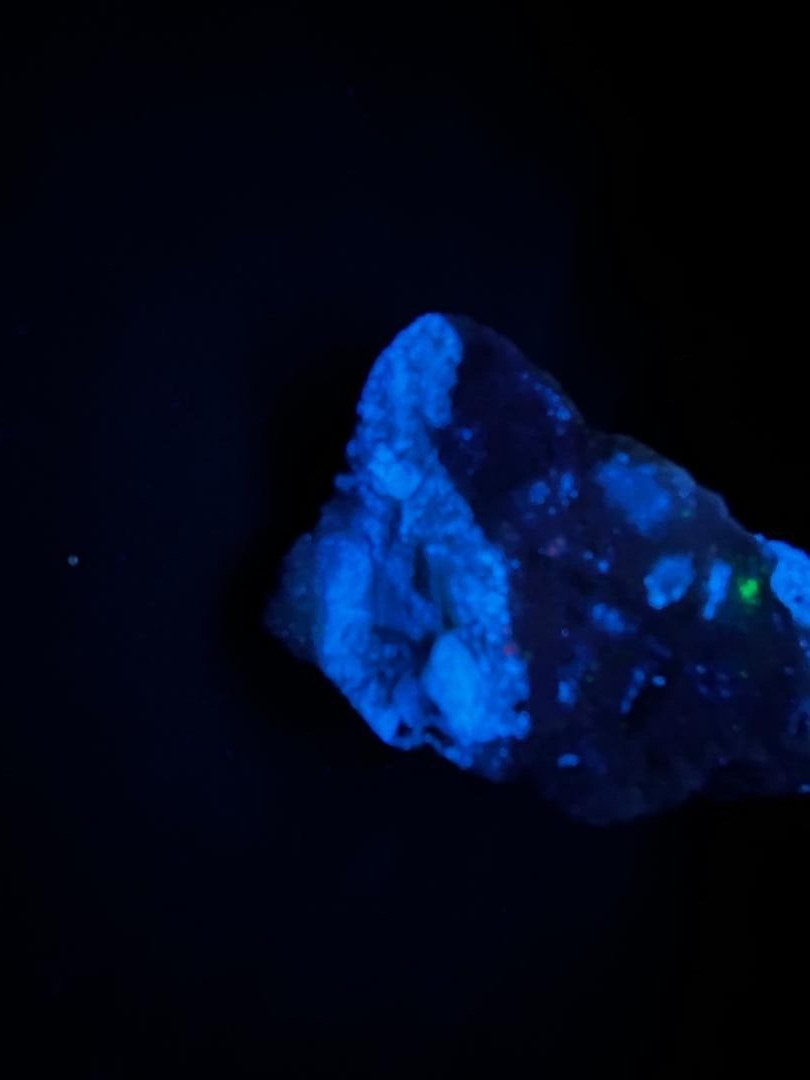 KB: RICH! SW FL BRIGHT BLUE/WHITE SCHEELITE WITH WOLFRAMITE FROM AUSTRALIA