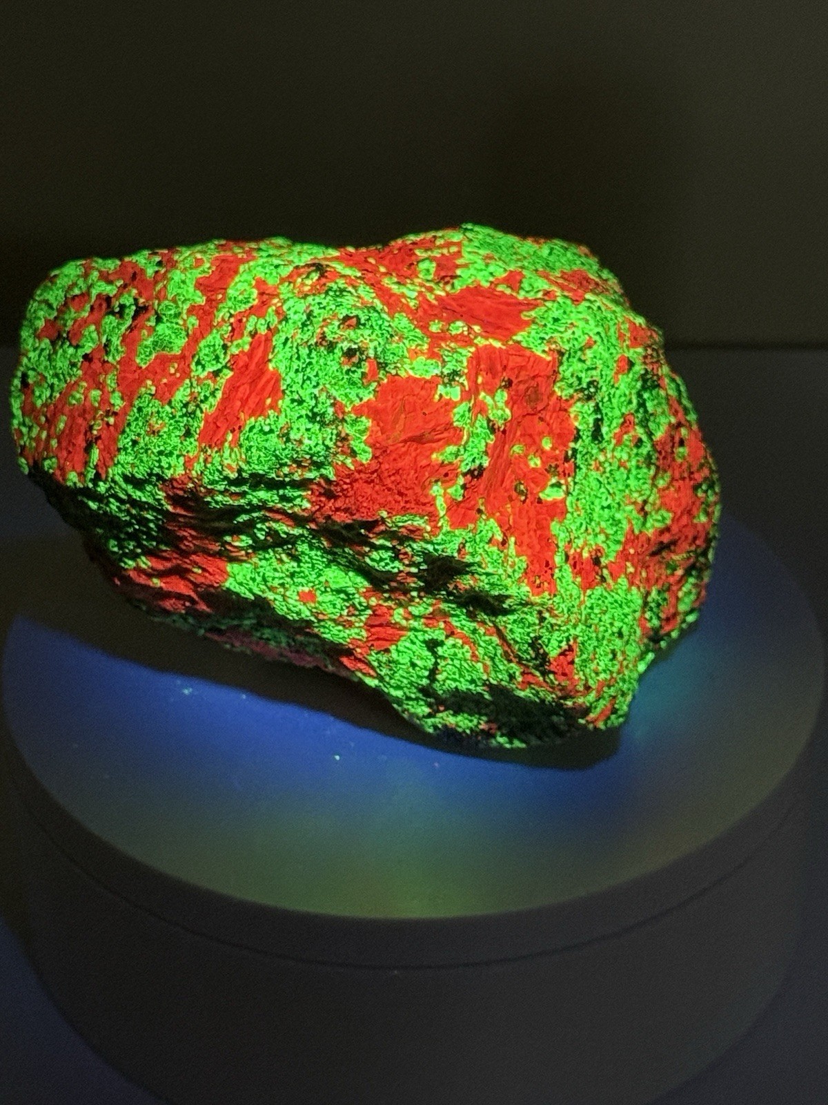 VIBRANT Calcite, Willemite, & Franklinite Fluorescent Mineral Specimen – NJ