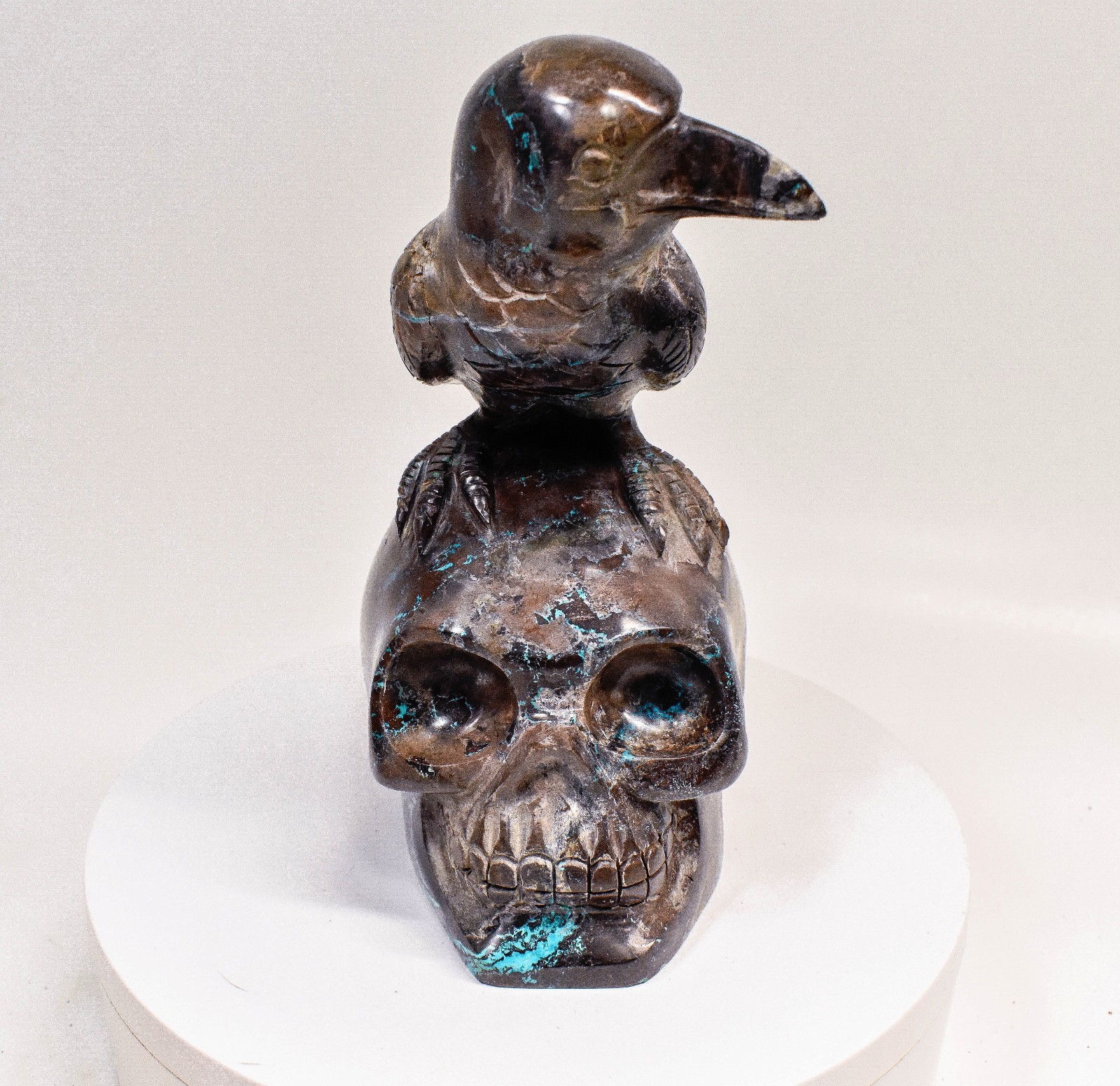 7.44″ Polished CHRYSOCOLLA MALACHITE QUARTZ Skull and Raven Carving Peru T728