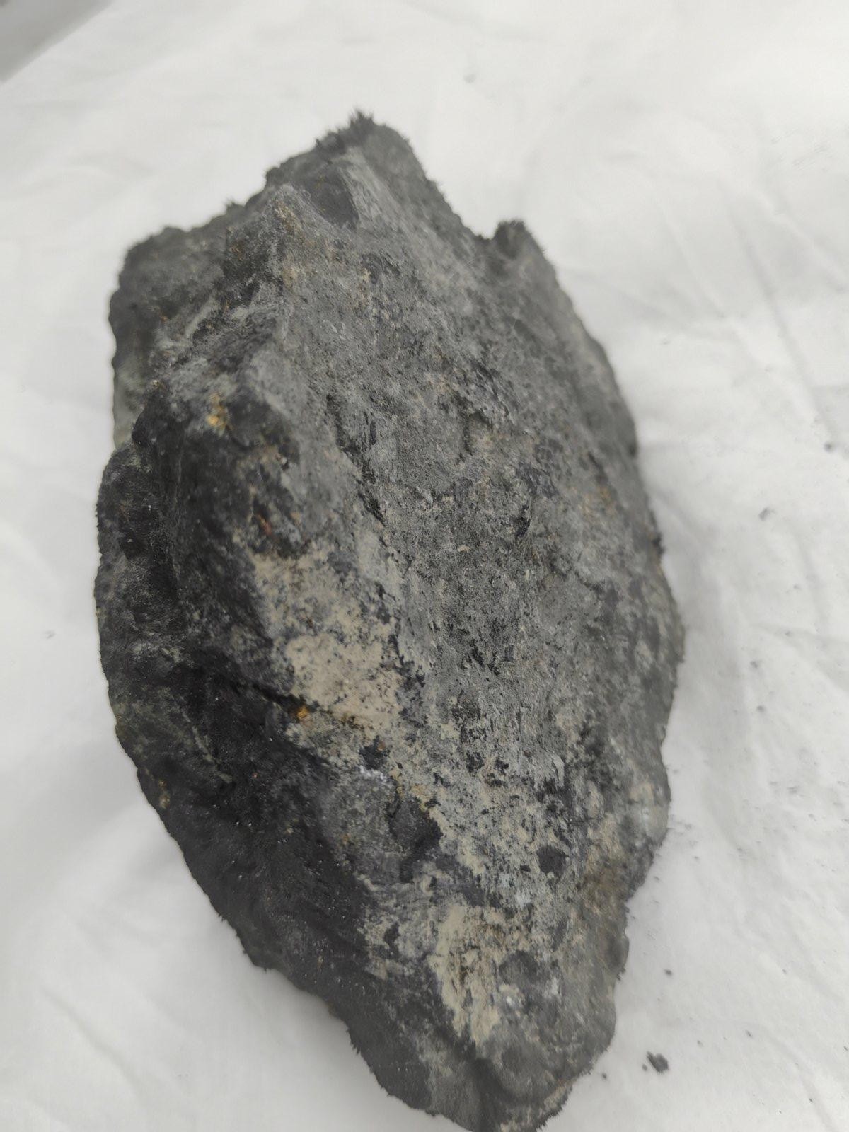 Large Lodestone Magnetite plus smaller stones iron+powder – 3.4 lbs 1542g USA