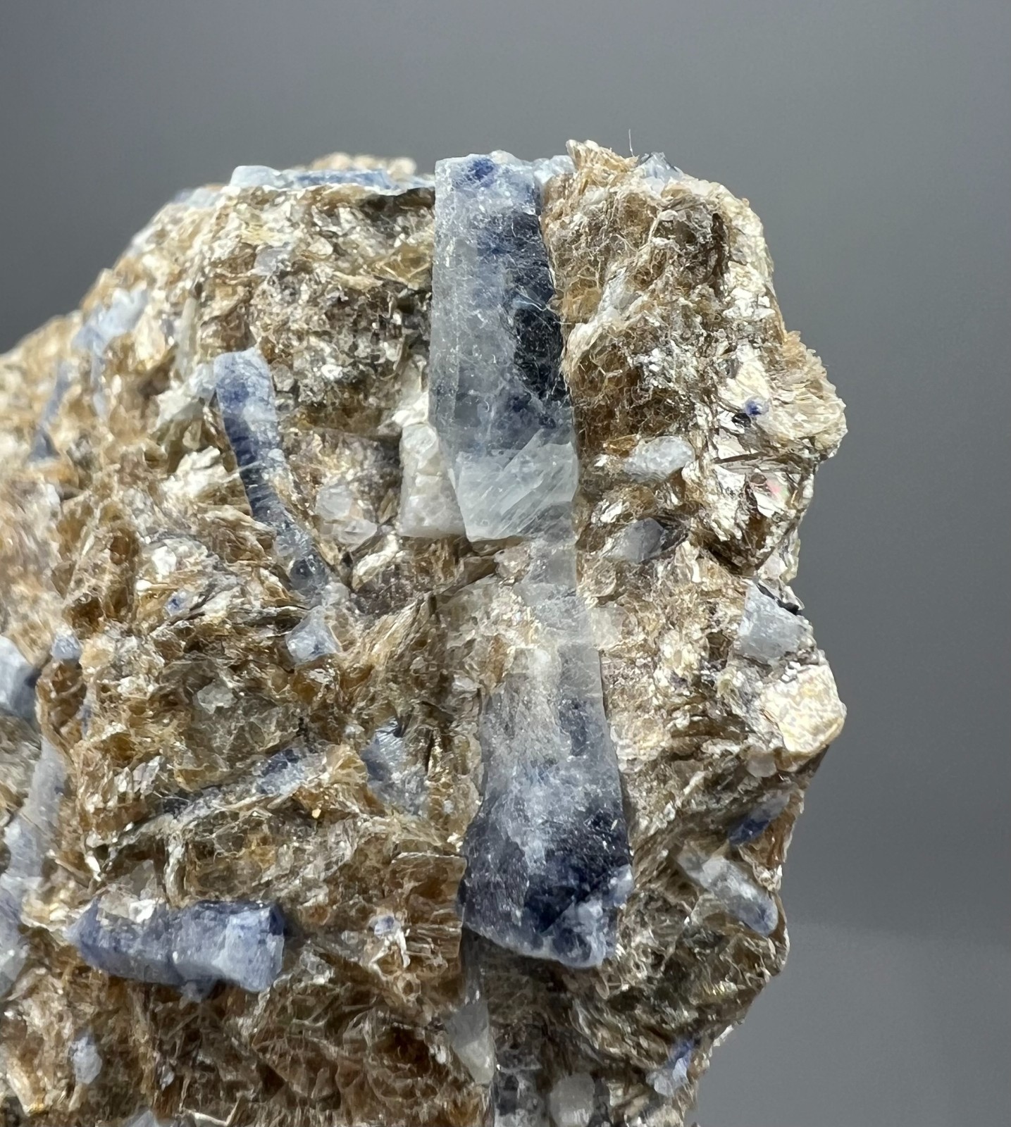 217 GM Sapphire Crystals On Mica Matrix – Badakhshan AFG – Combine Shipments