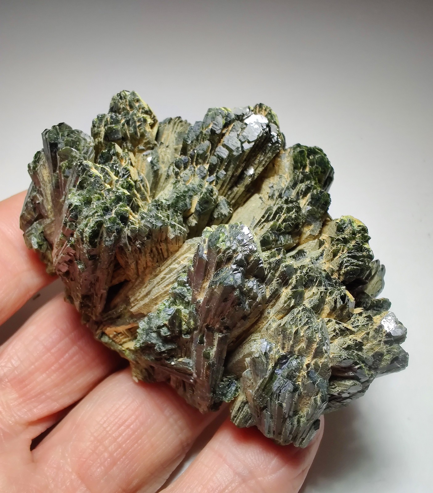 Epidote crystals, nice display specimen. Madagascar. 223 grams.