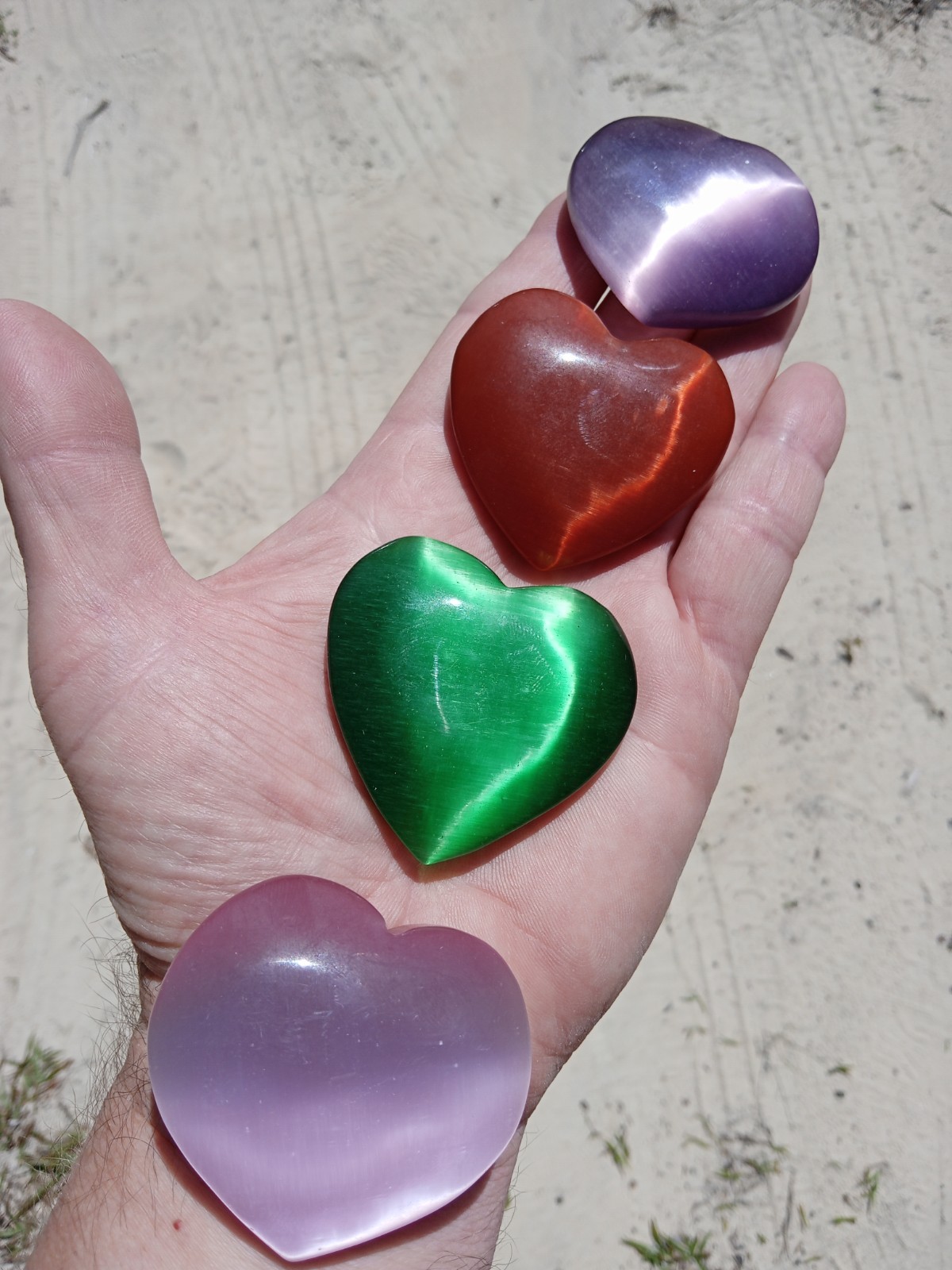 Lot of 4 Rainbow Glass Cat’s Eye Hearts! Color shifting.. Q1