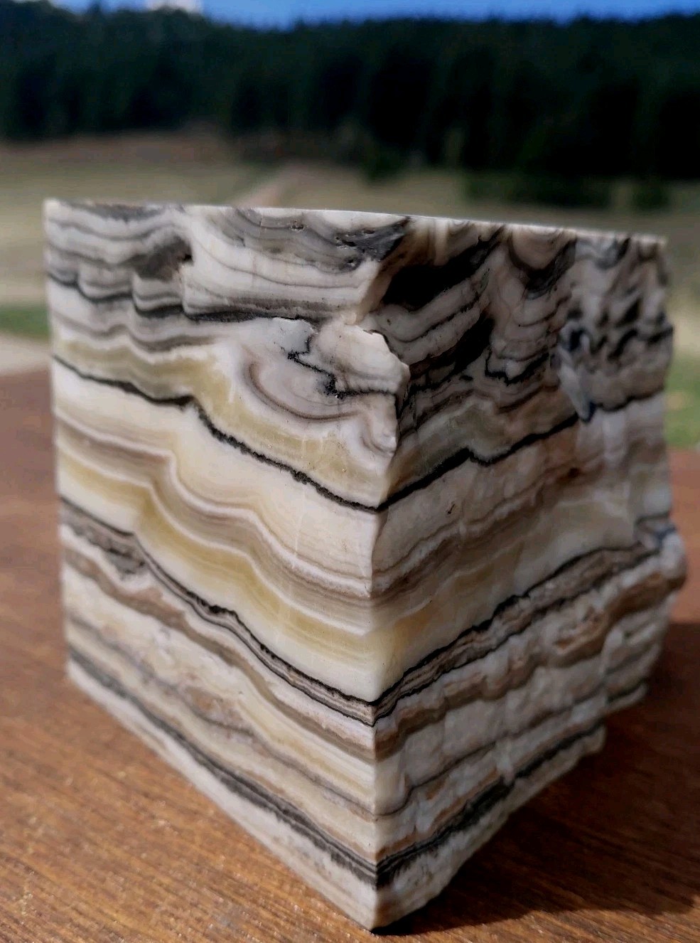 Zebra Calcite Polished Crystal Pyramid 2 3/4Lb Bands UV+ 4 3/4″× 3 1/2″ ×3 1/2