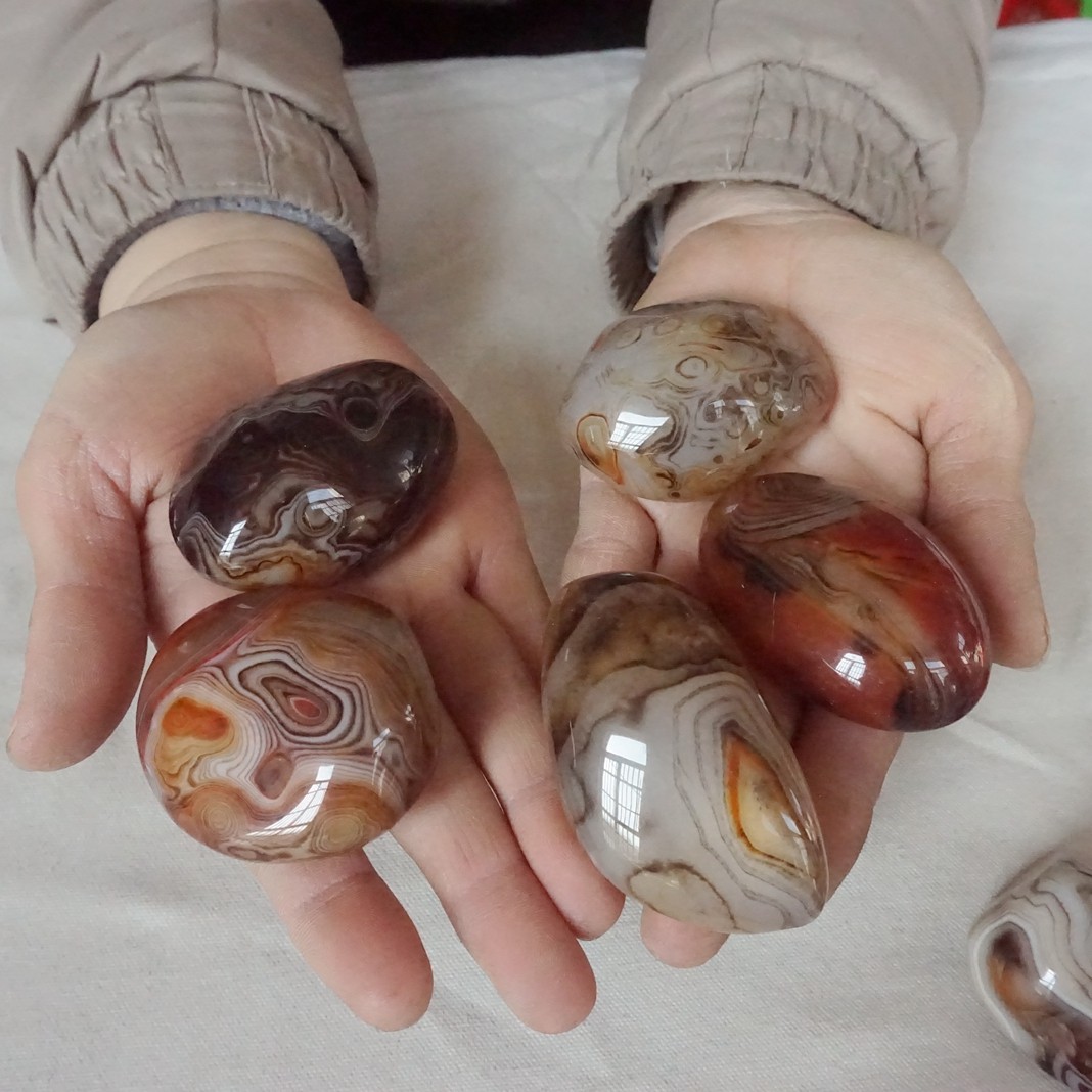 20Pcs 4.4LB Natural Sardonyx Carnelian Banded Agate Crystal Palm Stones Healing