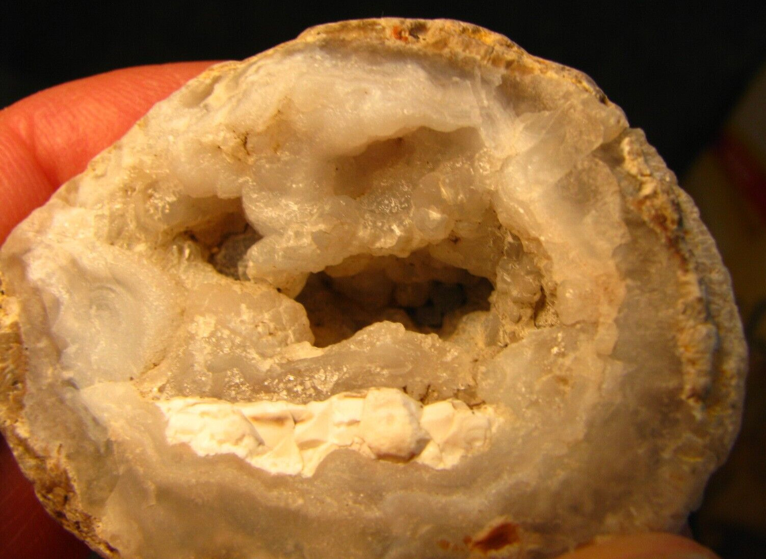 4.7oz 2.4in 133g AGATE GEODE HALF QUARTZ CRYSTALS NOT POLISHED #307