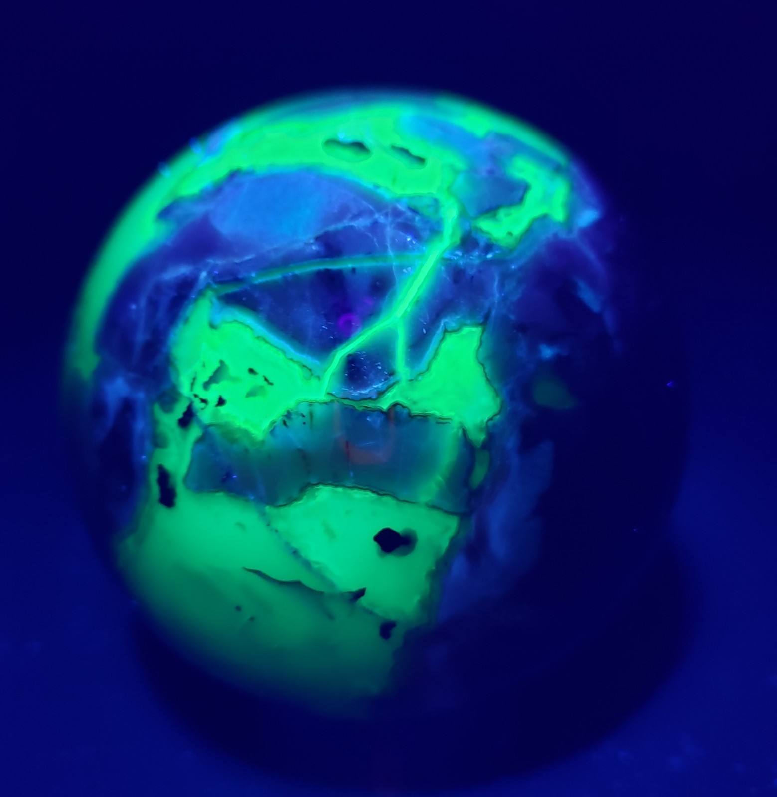 2.6″ Volcano Agate Sphere Ball Orb Stunning Green UV, 373g or 13.2 oz