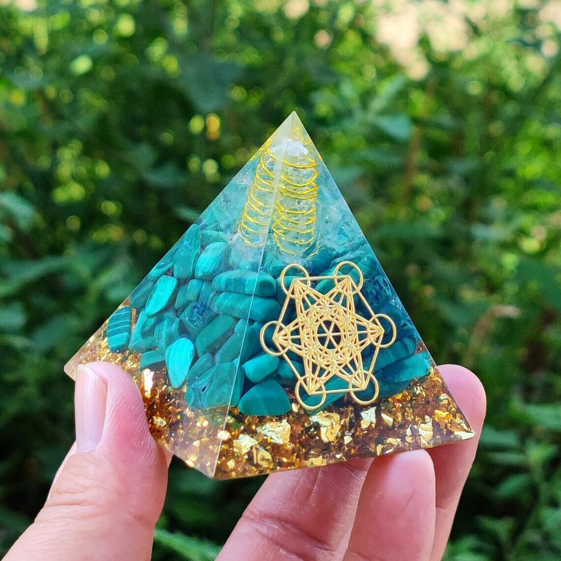 Natural Crystal Orgonite Pyramid Malachite Healing Reiki Orgone Pyramid Decor